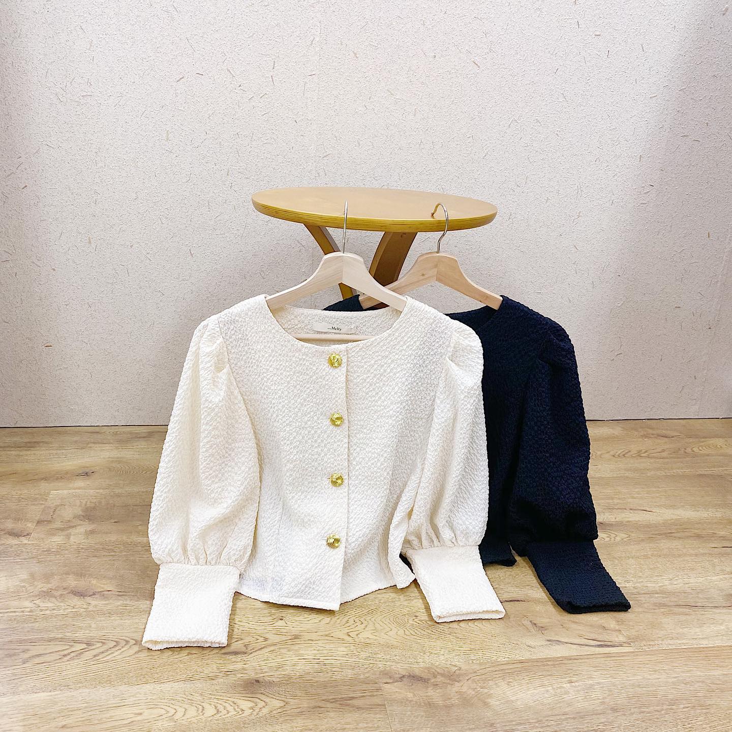 .﻿﻿﻿︎vintage like blouse﻿ ¥5,390﻿﻿﻿﻿﻿﻿﻿﻿﻿﻿#ur_melty #ユアメルティ﻿﻿#ブラウス #ブラウスコーデ﻿﻿#韓国ブラウス #韓国風 #韓国ファッション﻿#오오티디 #데일리룩 #패션 #패션스타그램 #옷스타그램﻿#일본패션 #유아멜티 #코디 #코디스타그램