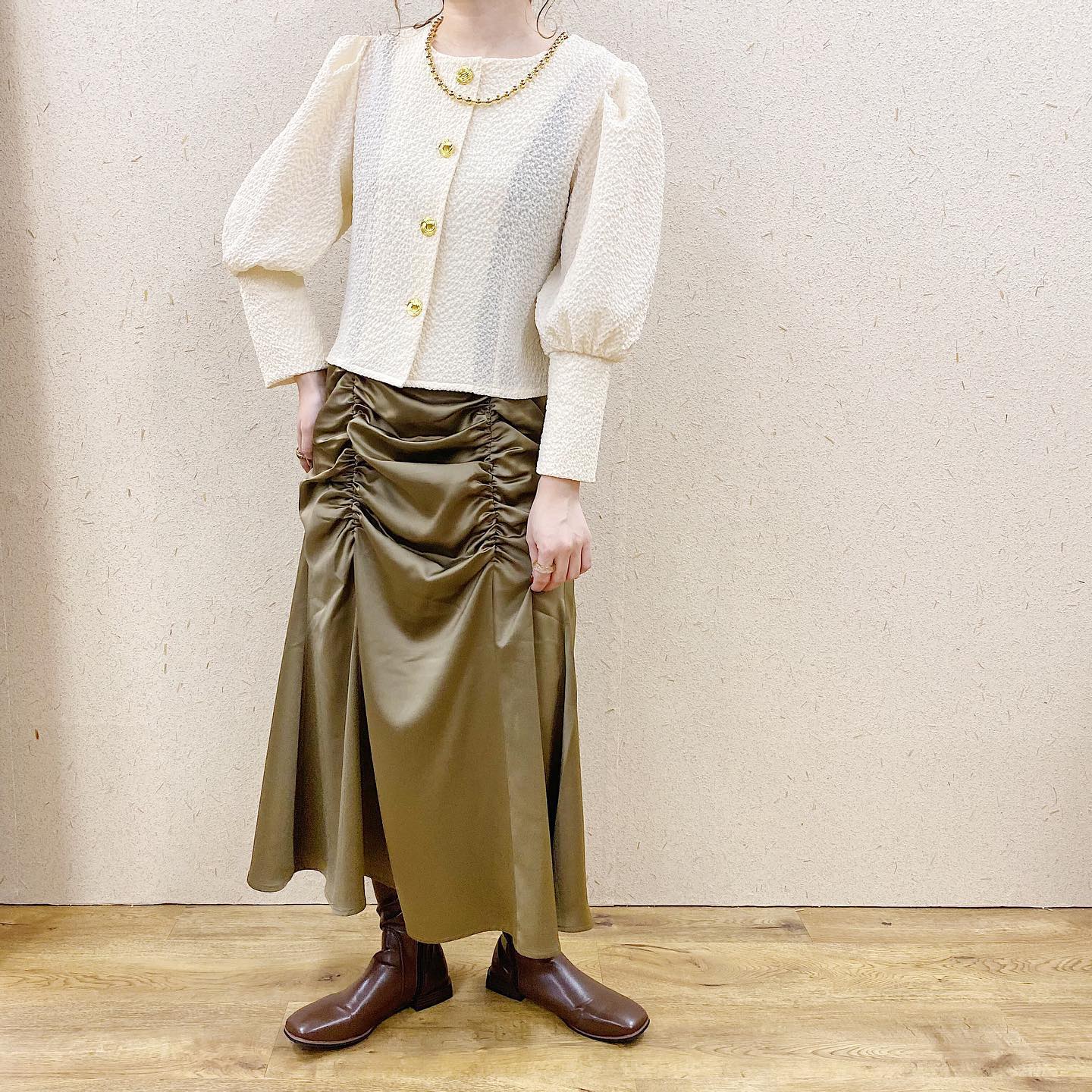 .﻿﻿﻿︎vintage like blouse﻿ ¥5,390﻿﻿﻿︎W shirring mermaid skirt﻿ ¥4,290﻿﻿﻿﻿﻿﻿﻿﻿#ur_melty #ユアメルティ﻿#デザインスカート #デザインスカートコーデ﻿#ブラウス #ブラウスコーデ﻿﻿#韓国風 #韓国ファッション﻿#오오티디 #데일리룩 #패션 #패션스타그램 #옷스타그램﻿#일본패션 #유아멜티 #코디 #코디스타그램