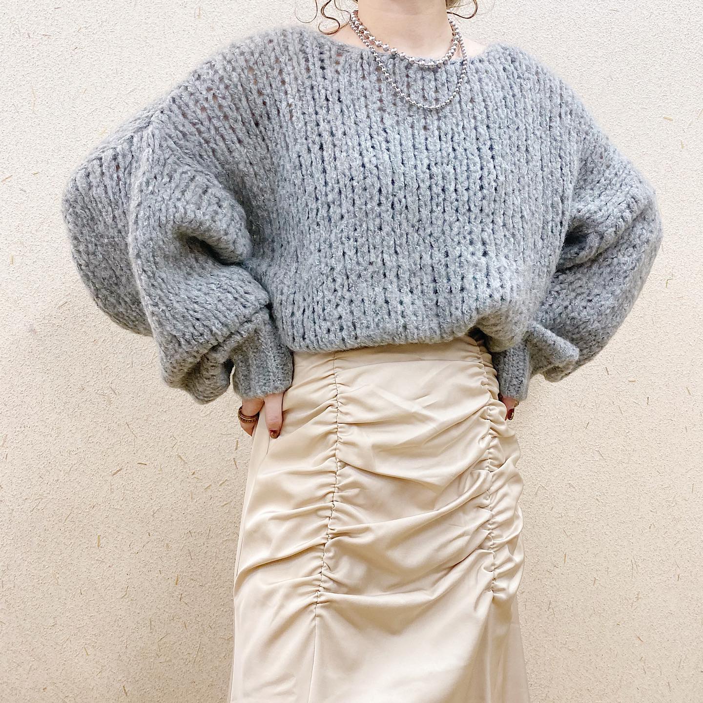 .︎loose knit ¥5,390︎W shirring mermaid skirt ¥4,290#ur_melty #ユアメルティ#ニット #ルーズニット #カラーニット #ニットコーデ #カラーニットコーデ#デザインスカート #スカートコーデ#ボールチェーンネックレス #韓国ファッション #韓国風#오오티디 #데일리룩 #패션 #패션스타그램 #옷스타그램#일본패션 #유아멜티 #코디 #코디스타그램