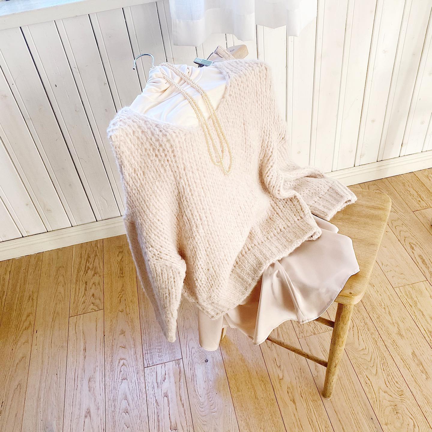 .﻿﻿﻿︎turtle long t﻿ ¥2,530﻿﻿﻿︎loose knit﻿ ¥5,390﻿﻿﻿︎W shirring mermaid skirt﻿ ¥4,290﻿﻿﻿﻿﻿﻿﻿#ur_melty #ユアメルティ﻿#ニット #ざっくり編みニット #ニットコーデ﻿#デザインスカート #デザインスカートコーデ﻿#淡色女子 #同色コーデ#パールロングネックレス #韓国ファッション #韓国風﻿#오오티디 #데일리룩 #패션 #패션스타그램 #옷스타그램﻿#일본패션 #유아멜티 #코디 #코디스타그램