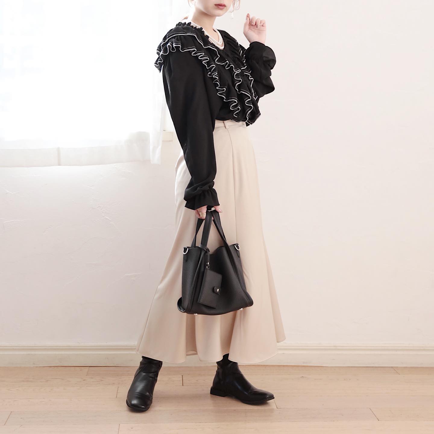 .﻿﻿﻿︎volume frill blouse﻿ ¥5,390﻿﻿﻿﻿﻿﻿﻿#ur_melty #ユアメルティ﻿#ブラウス #フリルブラウス #デザインブラウス﻿#ブラウスコーデ #フリルブラウスコーデ#パールネックレス #マーメイドスカート#スカートコーデ #春コーデ ﻿#韓国ファッション #韓国風﻿#오오티디 #데일리룩 #패션 #패션스타그램 #옷스타그램﻿#일본패션 #유아멜티 #코디 #코디스타그램