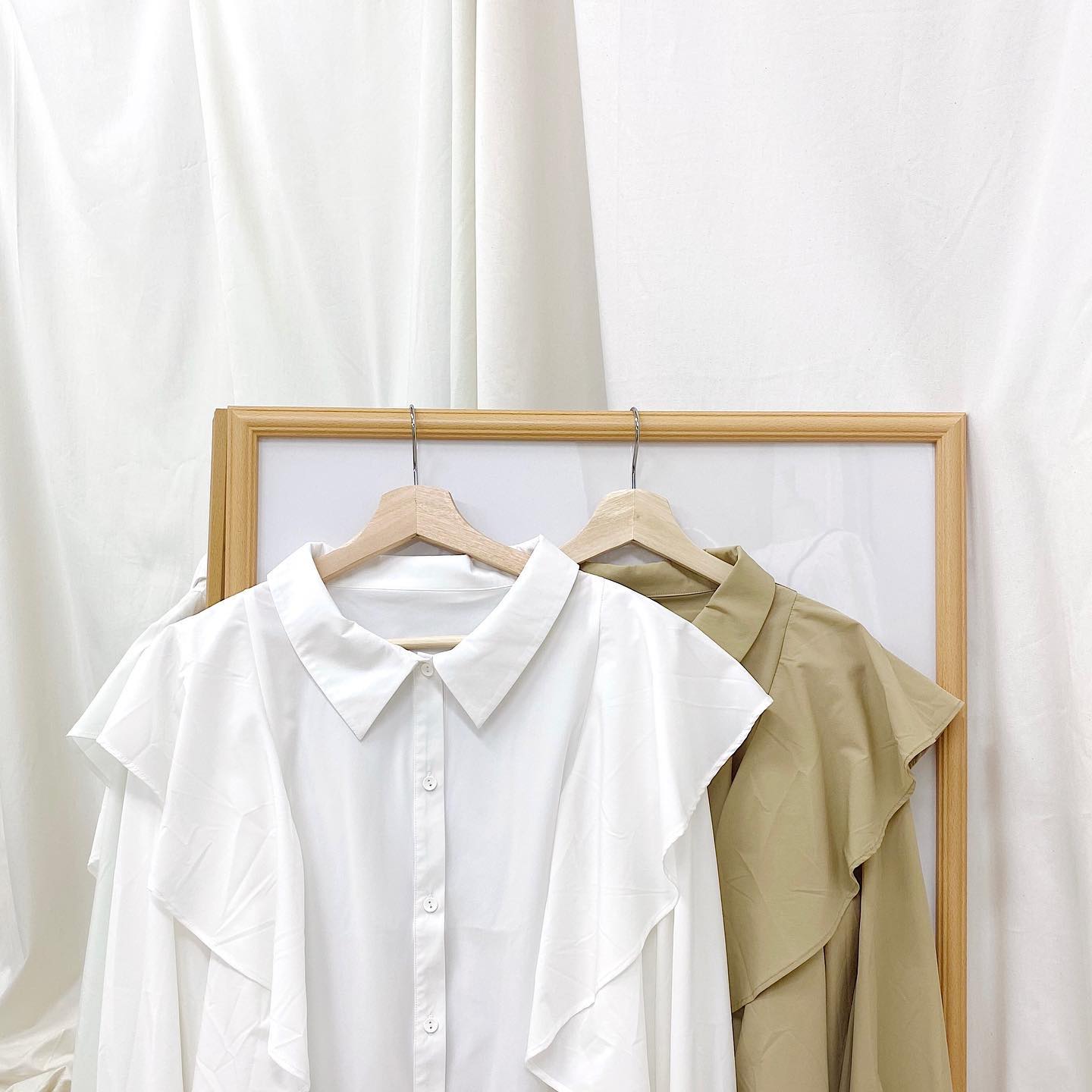 .﻿﻿﻿︎butterfly frill shirt﻿ ¥4,950﻿﻿﻿﻿﻿﻿﻿﻿﻿#ur_melty #ユアメルティ﻿#フリルシャツ #シャツコーデ #デニムコーデ﻿#春コーデ #韓国ファッション #韓国風﻿#오오티디 #데일리룩 #패션 #패션스타그램 #옷스타그램﻿#일본패션 #유아멜티 #코디 #코디스타그램