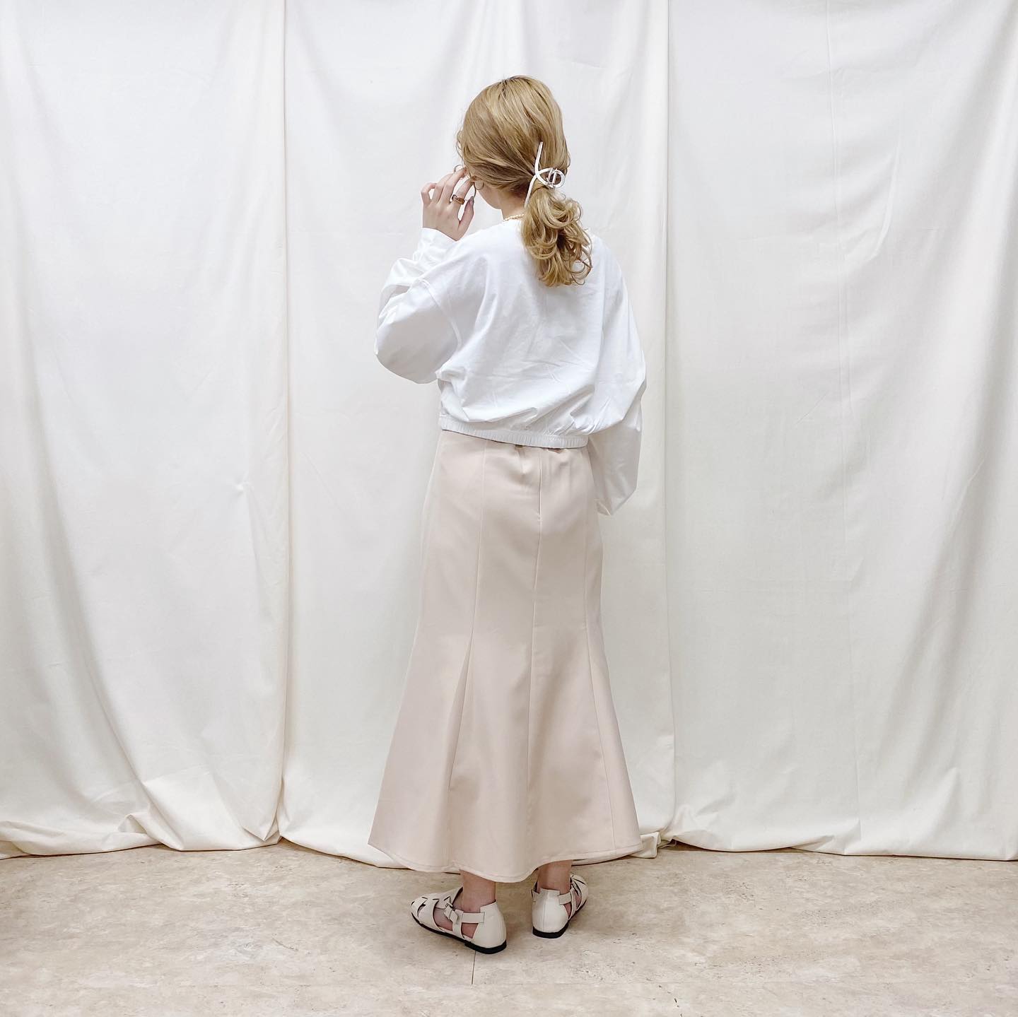 .﻿﻿﻿︎︎無地&ボーダーロンT﻿ ¥3,190 → ¥2,222﻿﻿︎マーメイドスカート﻿ ¥3,850 → ¥2,695﻿﻿﻿ オンラインのみ販売中です?﻿﻿﻿﻿﻿﻿#ur_melty #ユアメルティ﻿#無地ロンt #ロンtコーデ #スカートコーデ﻿#マーメイドスカート #マーメイドスカートコーデ﻿#ホワイトコーデ #ホワイトアイテム﻿#春コーデ #韓国ファッション #韓国風﻿#오오티디 #데일리룩 #패션 #패션스타그램 #옷스타그램﻿#일본패션 #유아멜티 #코디 #코디스타그램