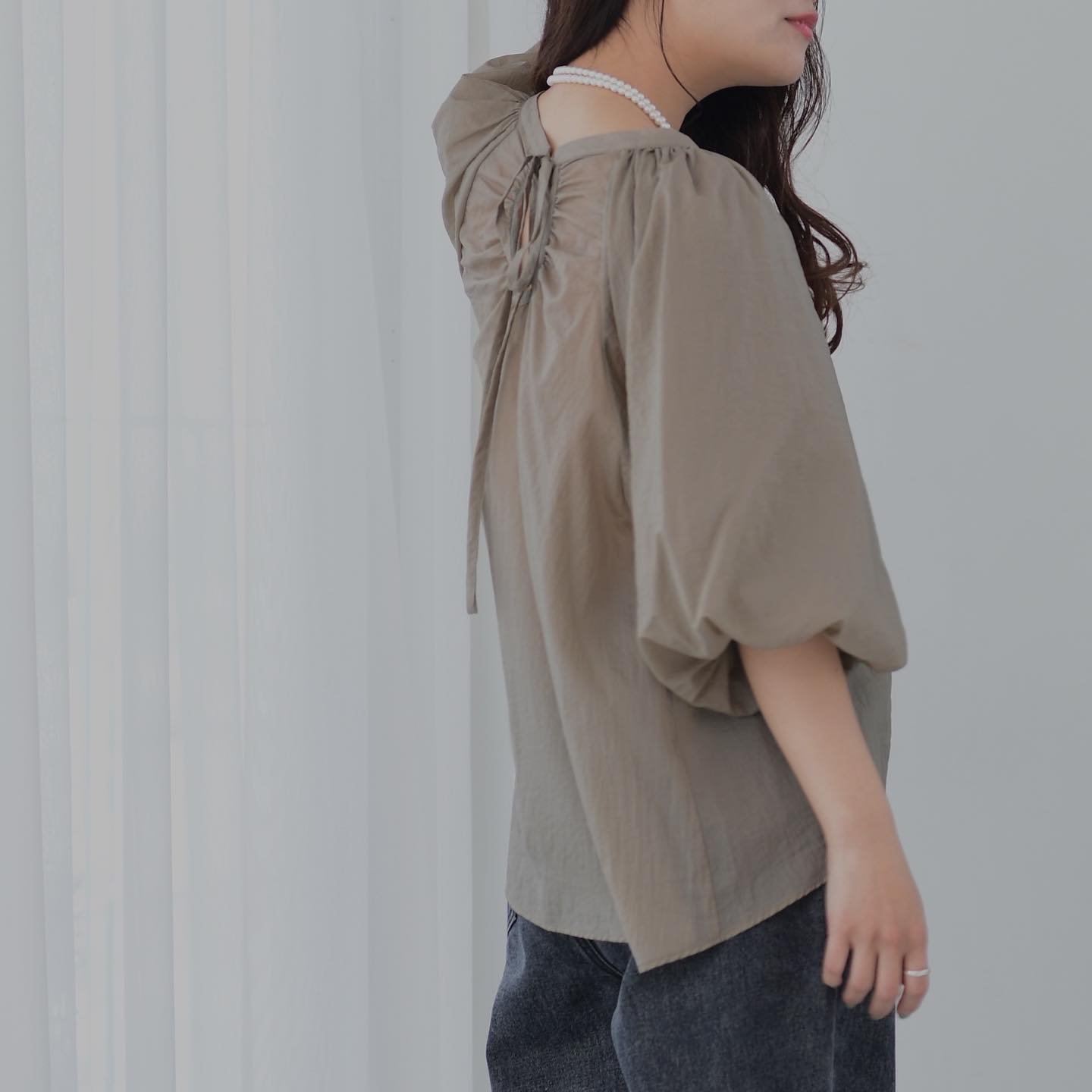 .﻿﻿﻿︎balloon blouse﻿ ¥3,850﻿﻿﻿オンラインcoming soon ♡﻿﻿﻿﻿︎side button straight denim ¥4,950﻿︎long pearl necklace ¥1,650﻿﻿﻿﻿﻿﻿﻿#ur_melty #urmelty #ユアメルティ﻿#袖バルーンブラウス #バルーンブラウス#サイドボタンデニム #黒デニム﻿#ブラウスコーデ #デニムコーデ﻿#韓国ファッション #韓国風 #コリヨジャ﻿#オトジョ #大人女子 #オトジョコーデ﻿#오오티디 #데일리룩 #패션 #패션스타그램 #옷스타그램﻿#일본패션 #유아멜티 #코디 #코디스타그램