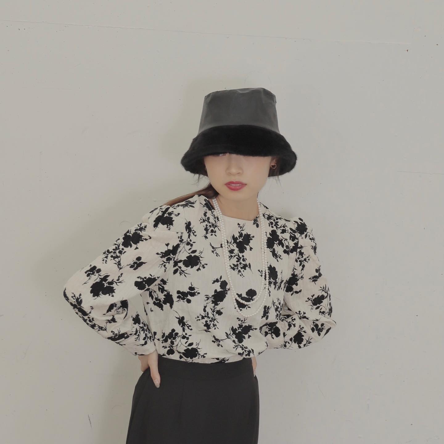 .⁡︎モノクロフラワーブラウス ¥3,520⁡︎マーメイドスカート ¥4,290⁡⁡⁡モノクロフラワーブラウス今週末店舗入荷予定です♡⁡お楽しみに...?⁡⁡⁡⁡⁡⁡⁡#ur_melty #urmelty #ユアメルティ #ブラウス #花柄ブラウス #柄ブラウス #パールネックレス #スカートコーデ #ブラウスコーデ #花柄コーデ #韓国っぽ #韓国っぽコーデ #韓国ファッション #韓国風 #コリヨジャ #オトジョ #大人女子 #オトジョコーデ #バケハ #バケハコーデ  #バケハ女子 #오오티디 #데일리룩 #패션 #패션스타그램 #옷스타그램 #일본패션 #유아멜티 #코디 #코디스타그램