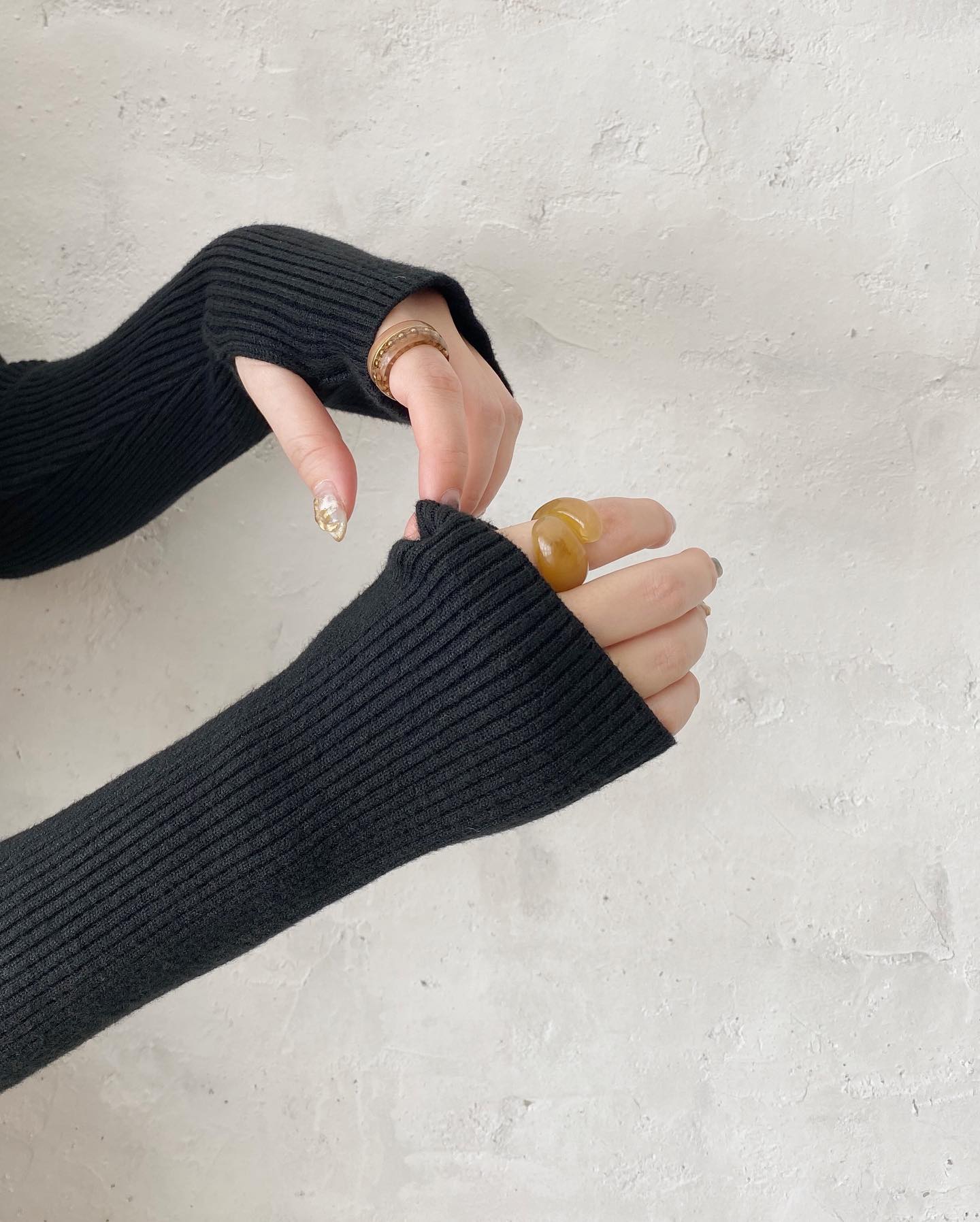 " この冬はお手元もカワイク。 "⁡︎ハイネックリブニット ¥2,530⁡︎アームカバーsetニット ¥4,290⁡⁡だいぶ寒くなってきたので『 お手元もカワイク、アタタカク。』⁡⁡⁡⁡⁡⁡#urmelty #ユアメルティ #ニット #ケーブルニット #ハイネックニット #カラーニット #ニットコーデ #ケーブルニットコーデ #カラーニットコーデ #アームウォーマー #アームカバー #アームカバーコーデ #アームウォーマーニット #アームウォーマーコーデ  #ガーリーアイテム  #カジュアルアイテム  #韓国っぽ #韓国っぽコーデ #韓国ファッション #韓国風 #コリヨジャ #オトジョ #大人女子 #オトジョコーデ