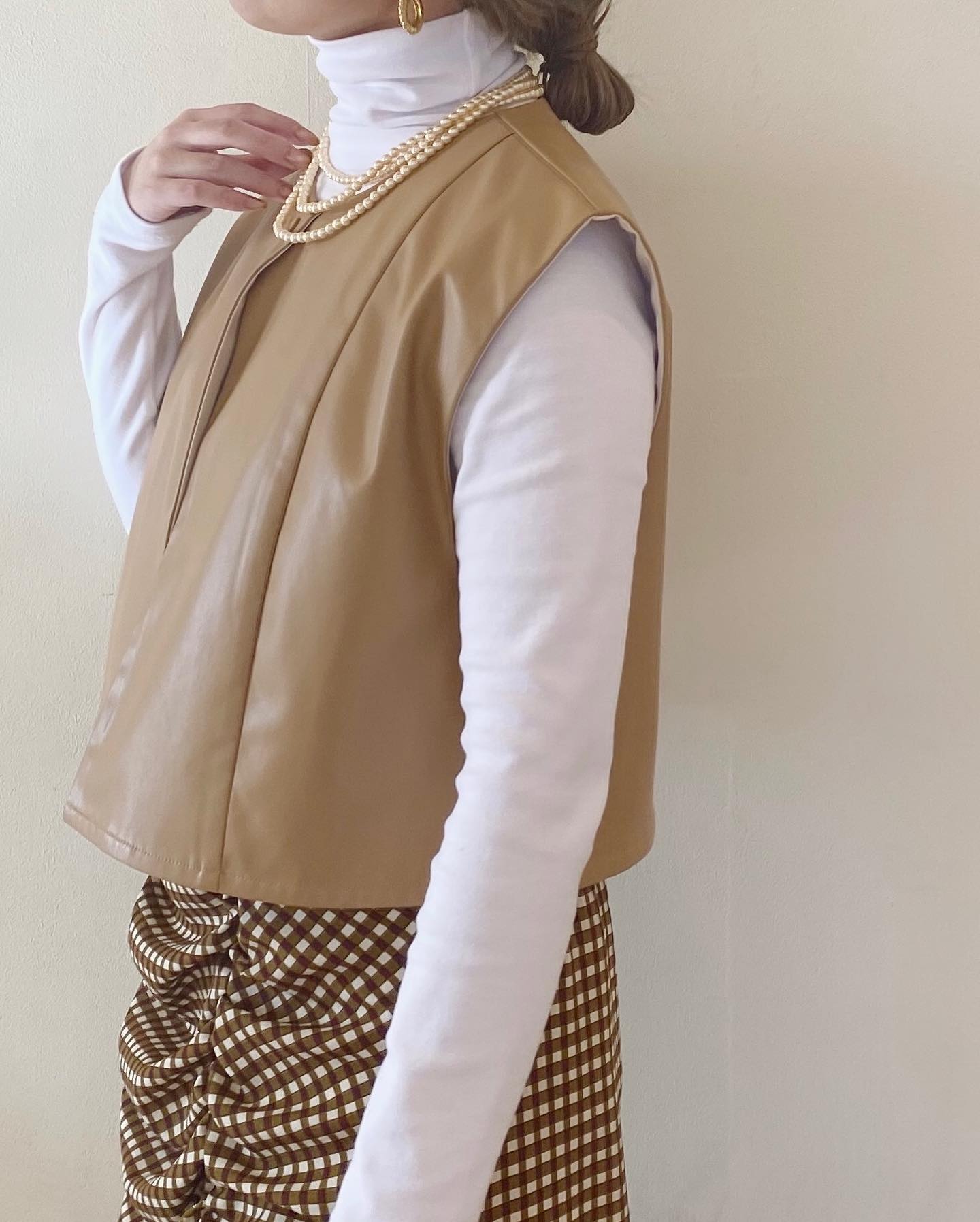 " hit item "⁡︎リバーショートベスト ¥5,390⁡⁡大人気アイテム♡⁡⁡取り扱い店舗、オンラインに入荷しております。ぜひお早めにご覧下さいませ。⁡⁡⁡⁡⁡⁡⁡⁡#urmelty #ユアメルティ #ベスト #リバーシブルベスト #フェイクレザーベスト #ベストコーデ #リバーシブルベストコーデ #ブラウンコーデ #スカートコーデ #ギンガムスカート #ギンガムコーデ #デザインスカート #シャーリングスカート #ガーリーアイテム #春アイテム #春コーデ #韓国っぽ #韓国っぽコーデ #韓国ファッション #韓国風 #コリヨジャ #オトジョ #大人女子 #オトジョコーデ