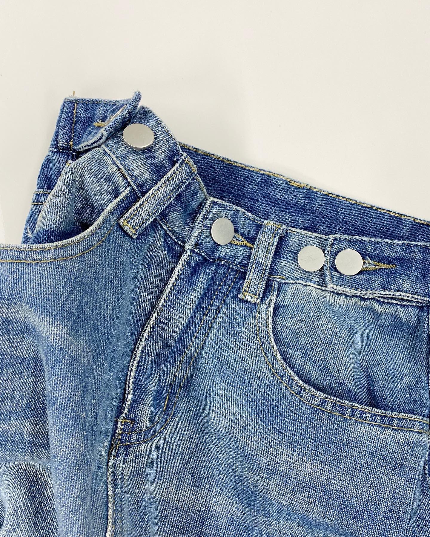 " newarrival "⁡︎ネオバボタンデニムパンツ ¥4,290⁡⁡⁡今週取り扱い店舗に入荷致しました♡⁡オンラインには近日入荷予定です。もう少々お待ち下さいませ。⁡⁡⁡  ⁡⁡ #urmelty #ユアメルティ #デニム #デニムパンツ #デザインデニム #ネオバボタンデニム  #デニムコーデ #ボタンデニムコーデ #デザインデニムコーデ #夏デニム #夏デニムコーデ #カジュアルコーデ #ガーリーコーデ #ガーリーアイテム #夏アイテム #夏コーデ #韓国っぽ #韓国っぽコーデ #韓国ファッション #韓国風 #コリヨジャ #オトジョ #大人女子 #オトジョコーデ