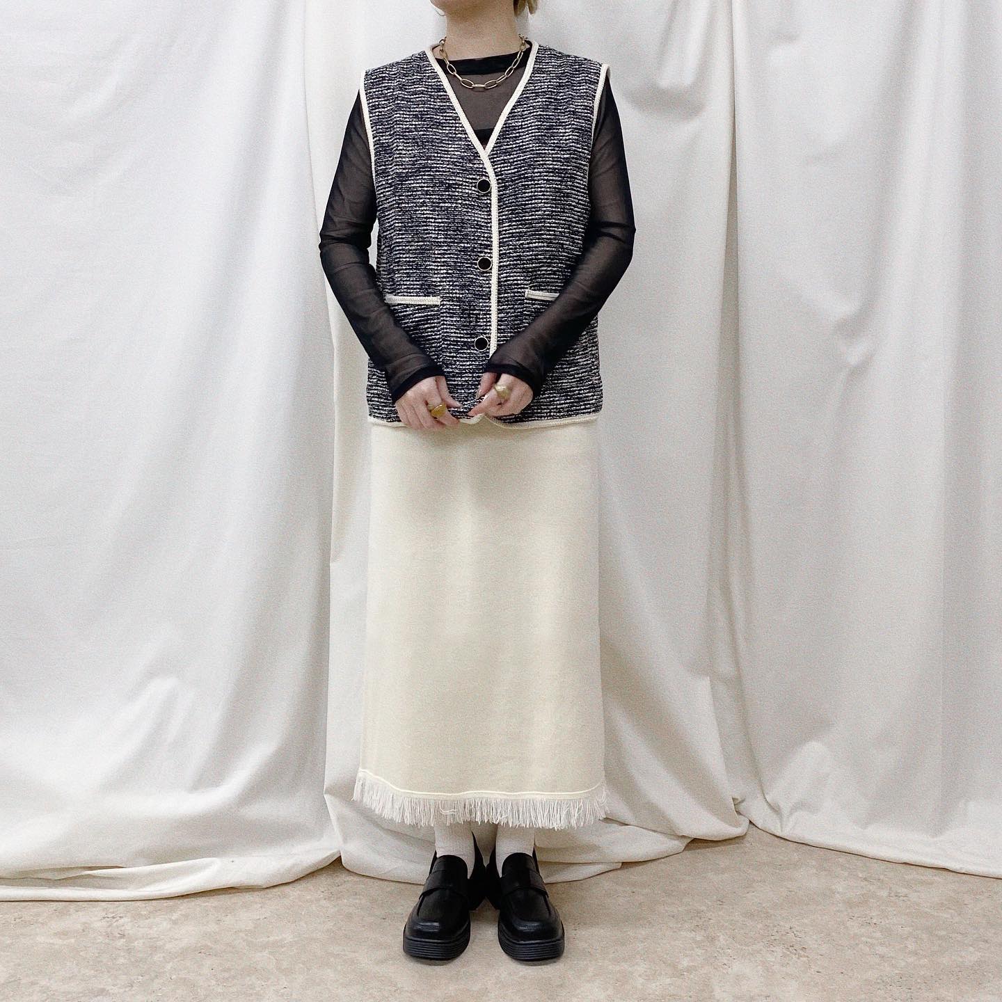 " Spring item ! "⁡︎パイピングベスト ¥4,290⁡︎裾フリンジスカート ¥4,290⁡⁡⁡⁡パイピングベストオンラインに入荷致しました♡ ⁡⁡⁡⁡⁡⁡⁡ #urmelty #ユアメルティ #ベスト  #パイピングベスト #ツイードベスト #春ベスト #モノトーンベスト #ベストコーデ  #パイピングベストコーデ #ツイードベストコーデ #春ベストコーデ  #ガーリーコーデ #ガーリーアイテム #カジュアルコーデ #カジュアルアイテム #春アイテム #春コーデ #ブラックコーデ #韓国っぽ #韓国っぽコーデ #韓国ファッション #韓国風 #コリヨジャ #オトジョ #大人女子 #オトジョコーデ