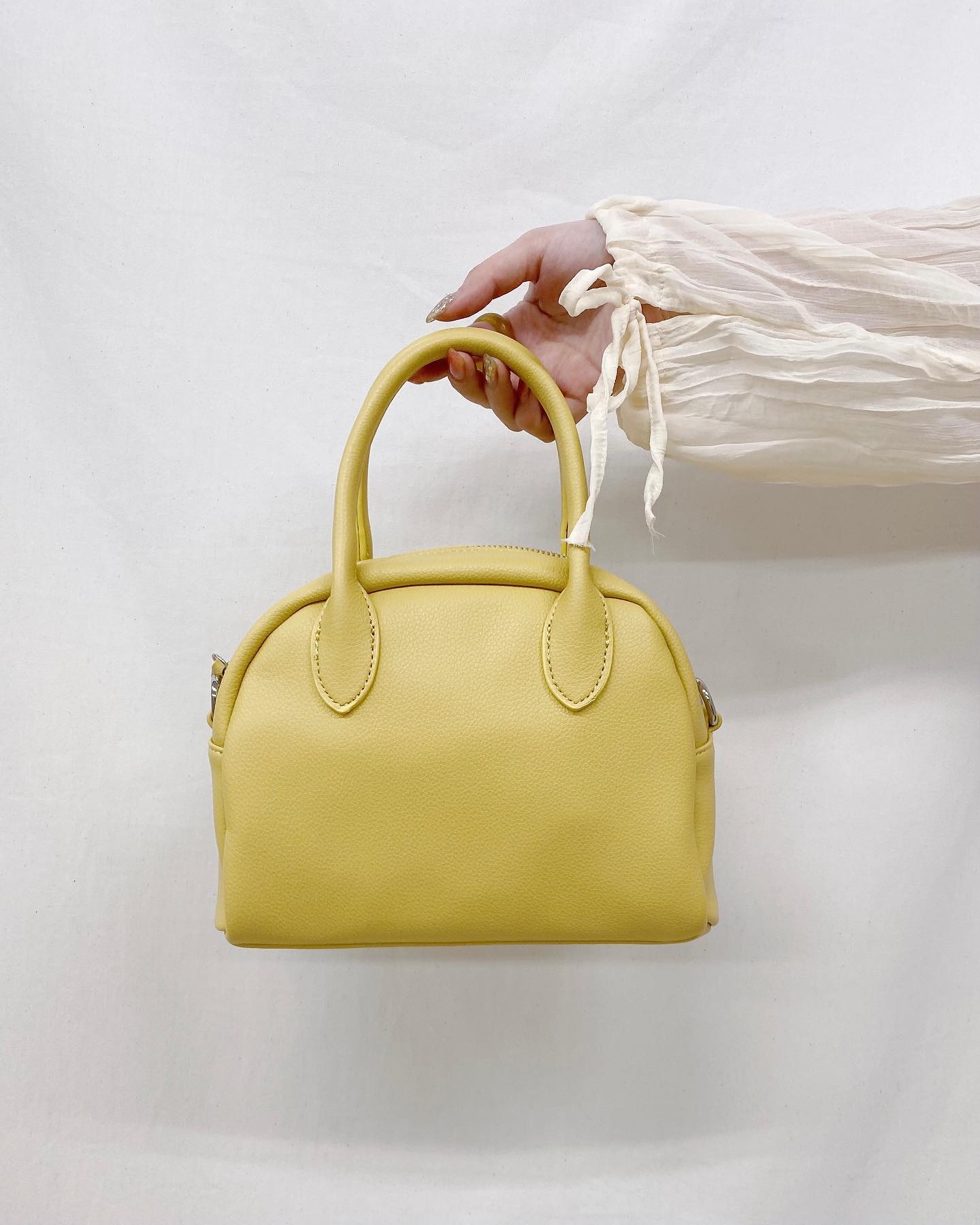 " new bag  "⁡今年注目のボストンBAG♡⁡⁡大阪 : 梅田・天王寺東京 : 新宿⁡3店舗とオンライン限定アイテムです。新宿ミロードには先行して入荷中です。⁡⁡︎ボストンBAG ¥4,290 ⁡⁡⁡⁡⁡⁡⁡⁡ #urmelty #ユアメルティ #bag #ボストンバッグ #カラーバッグ #春バッグ #バッグコーデ  #ボストンバッグコーデ #カラーバッグコーデ #ガーリーコーデ #ガーリーアイテム #カジュアルコーデ #カジュアルアイテム #春アイテム #春コーデ #ブラックコーデ #韓国っぽ #韓国っぽコーデ #韓国ファッション #韓国風 #コリヨジャ #オトジョ #大人女子 #オトジョコーデ