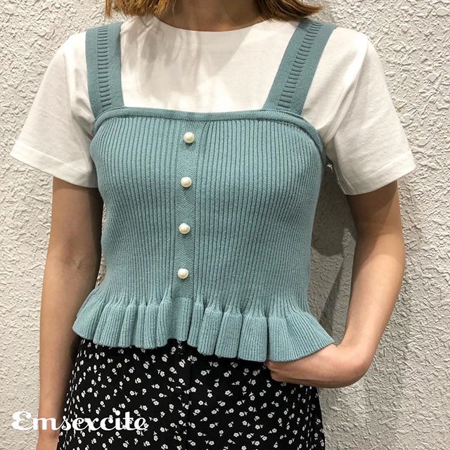 .再入荷してます------------------------------------?EM9S0C11A019パールボタンメロウビスチェ¥1,900+tax.....@emsexciteをタグ付けでコーデや購入品を見せてね※タグ付けしてくれるとお知らせが来るので見つけやすいです^ ^いつも楽しみにしています....#エムズエキサイト #emsexcite #emsexcite好きと繋がりたい #お洒落さんと繋がりたい #プチプラ #プチプラコーデ #おしゃれさんと繋がりたい #スタイリスト #スタイリスト #雑誌 #モデル #撮影 #可愛い #大人ガーリー #大人カジュアル #着まわしコーデ #ブラウス#ビスチェ #ニットビスチェ