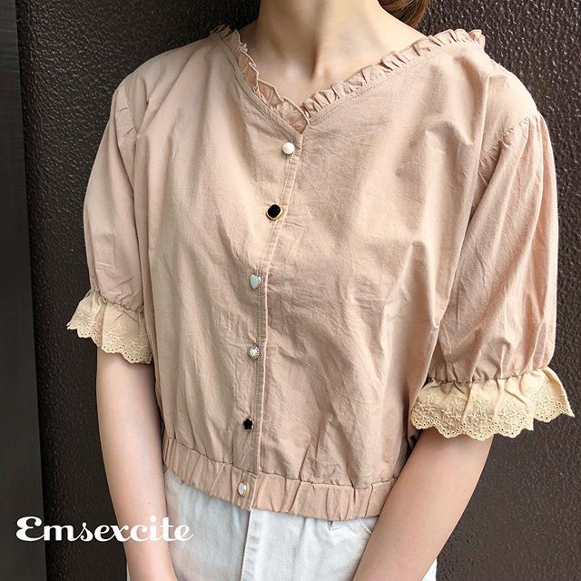 .半袖verも要チェック------------------------------------?EM9S0223B0042way色々釦半袖ブラウス¥2,500+tax.....@emsexciteをタグ付けでコーデや購入品を見せてね※タグ付けしてくれるとお知らせが来るので見つけやすいです^ ^いつも楽しみにしています....#エムズエキサイト #emsexcite #emsexcite好きと繋がりたい #お洒落さんと繋がりたい #プチプラ #プチプラコーデ #おしゃれさんと繋がりたい #スタイリスト #スタイリスト #雑誌 #モデル #撮影 #可愛い #大人ガーリー #大人カジュアル #着まわしコーデ #ブラウス #レース #フリル #夏コーデ