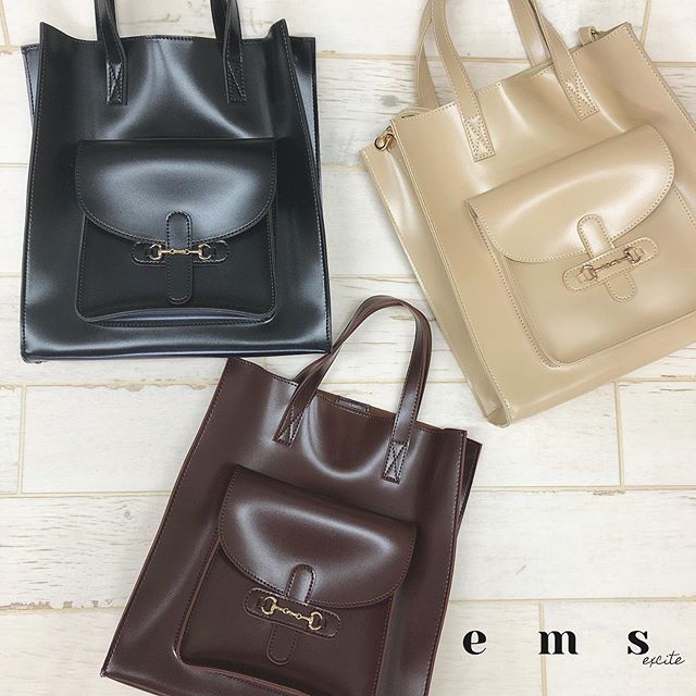 ﻿A4も余裕で入ります﻿------------------------------------﻿? EF9S0143C001﻿ビット付クラシックトート﻿¥2,900+tax﻿﻿﻿﻿﻿﻿﻿﻿﻿@emsexciteをタグ付けで﻿コーデや購入品を見せてね﻿※タグ付けしてくれると﻿お知らせが来るので見つけやすいです^ ^﻿いつも楽しみにしています﻿﻿﻿﻿﻿﻿﻿﻿﻿#emsexcite #エムズエキサイト﻿#ems #エムズ #emsexcite好きと繋がりたい ﻿#お洒落さんと繋がりたい #プチプラ #プチプラコーデ #おしゃれさんと繋がりたい #スタイリスト  #雑誌 #モデル #撮影 #可愛い #ピンク #大人ガーリー #大人カジュアル #着まわしコーデ #レース #フリル #秋コーデ #ニット #autumn #ファッション #fashion #bag