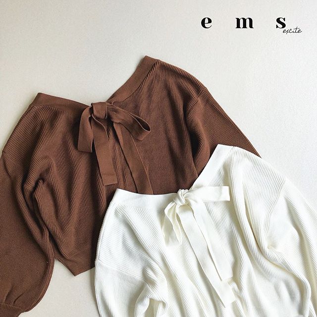 ﻿後ろがポイント﻿------------------------------------﻿? EF980012C003﻿バックリボンニットカーデ﻿¥2,300+tax﻿﻿﻿﻿﻿﻿﻿﻿﻿@emsexciteをタグ付けで﻿コーデや購入品を見せてね﻿※タグ付けしてくれると﻿お知らせが来るので見つけやすいです^ ^﻿いつも楽しみにしています﻿﻿﻿﻿﻿﻿﻿﻿﻿#emsexcite #エムズエキサイト﻿#ems #エムズ #emsexcite好きと繋がりたい ﻿#お洒落さんと繋がりたい #プチプラ #プチプラコーデ #おしゃれさんと繋がりたい #スタイリスト  #雑誌 #モデル #撮影 #可愛い #ピンク #大人ガーリー #大人カジュアル #着まわしコーデ #レース #フリル #秋コーデ #ニット #autumn #ファッション #fashion