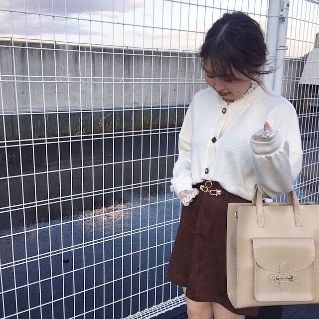 ﻿【staff styling】﻿------------------------------------﻿EF954711C001﻿レース付色々釦カーデ﻿1900+tax﻿﻿EF980031C100﻿ｽｴｰﾄﾞﾎﾟﾝﾁ台形スカート﻿2300+tax﻿﻿EF9S0143C007﻿クラッシックショルダーBAG﻿2900+tax﻿﻿﻿﻿﻿﻿﻿﻿﻿﻿﻿﻿﻿﻿﻿﻿﻿#emsexcite #エムズエキサイト﻿#ems #エムズ﻿#emsexcite好きと繋がりたい #お洒落さんと繋がりたい #プチプラ #プチプラコーデ #おしゃれさんと繋がりたい #スタイリスト #スタイリスト #雑誌 #モデル #撮影 #可愛い #量産型 #大人ガーリー #大人カジュアル #着まわしコーデ #レース #フリル #秋コーデ #着痩せ