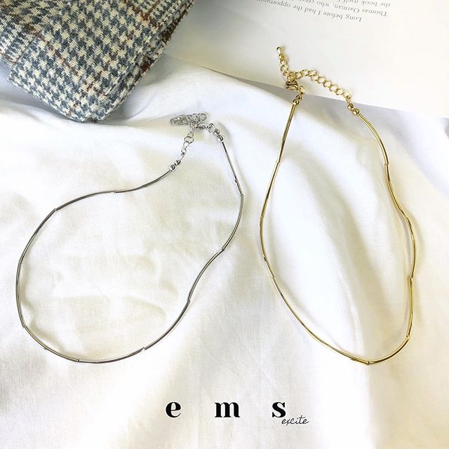 ﻿﻿首元に少しのメタルを﻿プラスするだけでこなれ感﻿------------------------------------﻿EF956544C009﻿メタルネックレス﻿500+tax﻿﻿﻿﻿﻿﻿﻿﻿﻿﻿﻿﻿﻿﻿﻿﻿#emsexcite #エムズエキサイト﻿#ems #エムズ﻿#emsexcite好きと繋がりたい #お洒落さんと繋がりたい #プチプラ #プチプラコーデ #おしゃれさんと繋がりたい #スタイリスト #スタイリスト #雑誌 #モデル #撮影 #可愛い #量産型 #大人ガーリー #大人カジュアル #着まわしコーデ #レース #フリル #秋コーデ #着痩せ #チョーカー #なみなみネックレス #シルバーネックレス