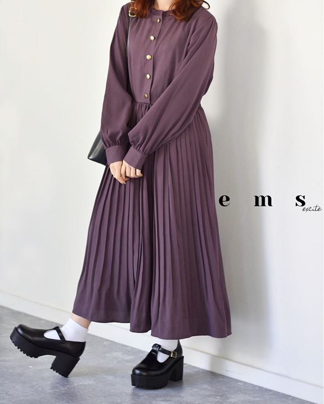 .大人っぽくロング丈﻿------------------------------------﻿EW937522C003﻿ハイネックアソートプリーツワンピース﻿3900+tax﻿﻿﻿﻿﻿﻿﻿﻿﻿﻿﻿﻿﻿﻿﻿#emsexcite #エムズエキサイト﻿#ems #エムズ﻿#emsexcite好きと繋がりたい #お洒落さんと繋がりたい #プチプラ #プチプラコーデ #おしゃれさんと繋がりたい #スタイリスト #スタイリスト #雑誌 #モデル #撮影 #可愛い #量産型 #大人ガーリー #大人カジュアル #着まわしコーデ #レース #フリル #冬コーデ #アクセサリー