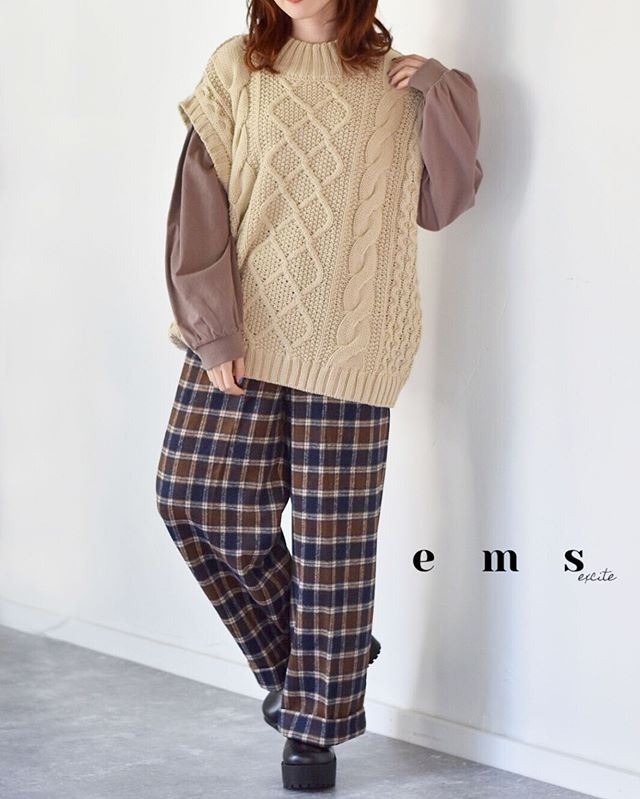 ﻿人気のチェックパンツは﻿起毛素材になって登場です﻿------------------------------------﻿EW980012D003﻿ハイネックニットベスト﻿2500+tax﻿﻿EW954011C002﻿ラウンドロゴプリントTee﻿1900+tax﻿﻿EW954032C002﻿起毛チェックパンツ﻿2900+tax﻿﻿﻿﻿﻿﻿﻿﻿﻿﻿﻿﻿﻿﻿﻿﻿#emsexcite #エムズエキサイト﻿#ems #エムズ﻿#emsexcite好きと繋がりたい #お洒落さんと繋がりたい #プチプラ #プチプラコーデ #おしゃれさんと繋がりたい #スタイリスト #スタイリスト #雑誌 #モデル #撮影 #可愛い #量産型 #大人ガーリー #大人カジュアル #着まわしコーデ #レース #フリル #冬コーデ #アクセサリー #ゴブラン #ガーリー