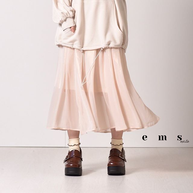 ︎どのカラーも合わせやすいね!————————————————EP055831A001箔プリントフレアスカート2900+tax#emsexcite #エムズエキサイト#ems #エムズ #emsexciteコーデ#emsexcite好きと繋がりたい #プチプラコーデ #可愛い #大学生 #高校生 #量産型 #低身長ファッション #着まわしコーデ #ガーリー #spring #春物 #新作 #newarrival #着回し力 #双子コーデ