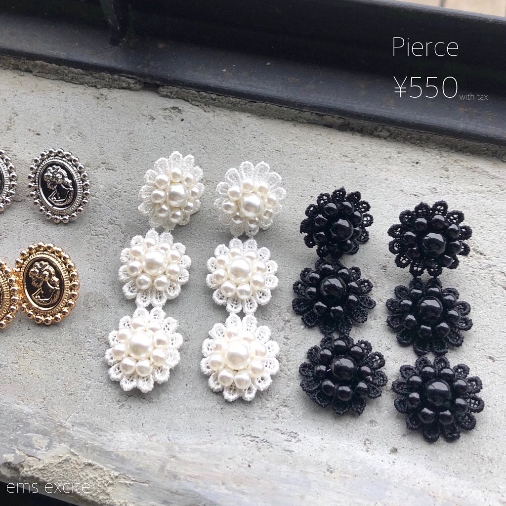 ︎レースのフラワーデザインで顔まわりを華やかに————————————————EA056544B109ピアス¥550 with tax#emsexcite #エムズエキサイト#emsexciteコーデ #レース #ピアス#アクセサリー #フラワーモチーフ
