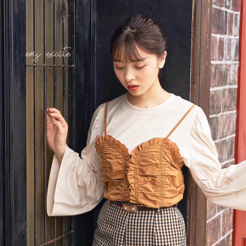 ︎2020 Autumn CollectionEF037811C001シャーリングキャミ+袖フレアset¥3,190 with tax (オンライン先行入荷済)EA056541G103パール付スライドベルト¥1,430 with tax EF042132T001セミフレアパンツ¥2,530 with tax 9月上旬#emsexcite #エムズエキサイト#emsexcite2020autumn#autumn #新作 #秋物