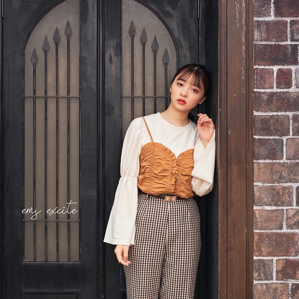 ︎2020 Autumn CollectionEF037811C001シャーリングキャミ+袖フレアset¥3,190 with tax (オンライン先行入荷済)EA056541G103パール付スライドベルト¥1,430 with tax EF042132T001セミフレアパンツ¥2,530 with tax 9月上旬#emsexcite #エムズエキサイト#emsexcite2020autumn#autumn #新作 #秋物