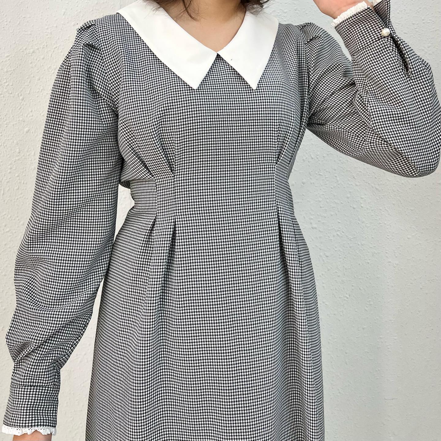 今週店頭入荷の新作ワンピース毎回入荷するたび大人気のシャツワンピが今回はウエストにタックが入ったデザインに！細見え効果抜群です??————————————————EP242122T001バイカラーシャツワンピース¥4290 with tax⁡⁡#emsexcite #エムズエキサイト#emsexciteコーデ#ootd#code#春服#プチプラ#プチプラコーデ#春コーデ#新作#人気アイテム#ワンピース#ワンピースコーデ#シャツワンピ#ワンピ#バイカラー#パールボタン#フレンチガーリー#春ニット#ガーリーコーデ#カラーコーデ#海外ガール#春ファッション#オソロコーデ#きょこ#量産型#ライブ参戦#トレンドファッション#参戦服⁡⁡
