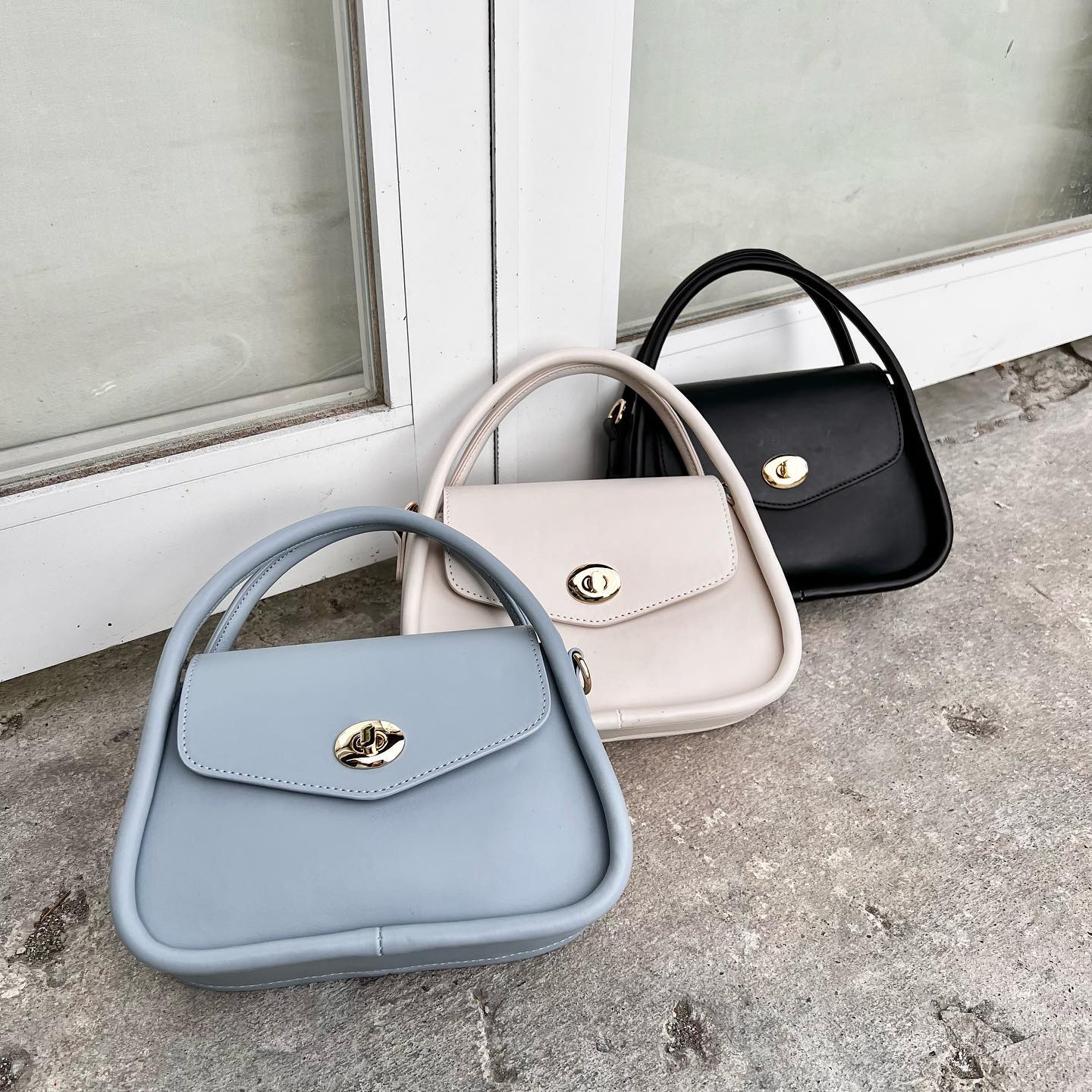 ♡今週店頭入荷の新作バッグガーリーコーデにピッタリ————————————————EA256443B006アーチハンドルミニBAG¥3190 with tax⁡#emsexcite #エムズエキサイト#emsexciteコーデ#ootd#code#春服#プチプラ#プチプラコーデ#春コーデ#新作#人気アイテム#ハンドルバッグ#ミニバッグ#バッグ#バッグの中身#ガーリーコーデ#オソロコーデ#韓国コーデ#韓国ファッション#きょこ#量産型#ライブ参戦#トレンドファッション#参戦服⁡⁡