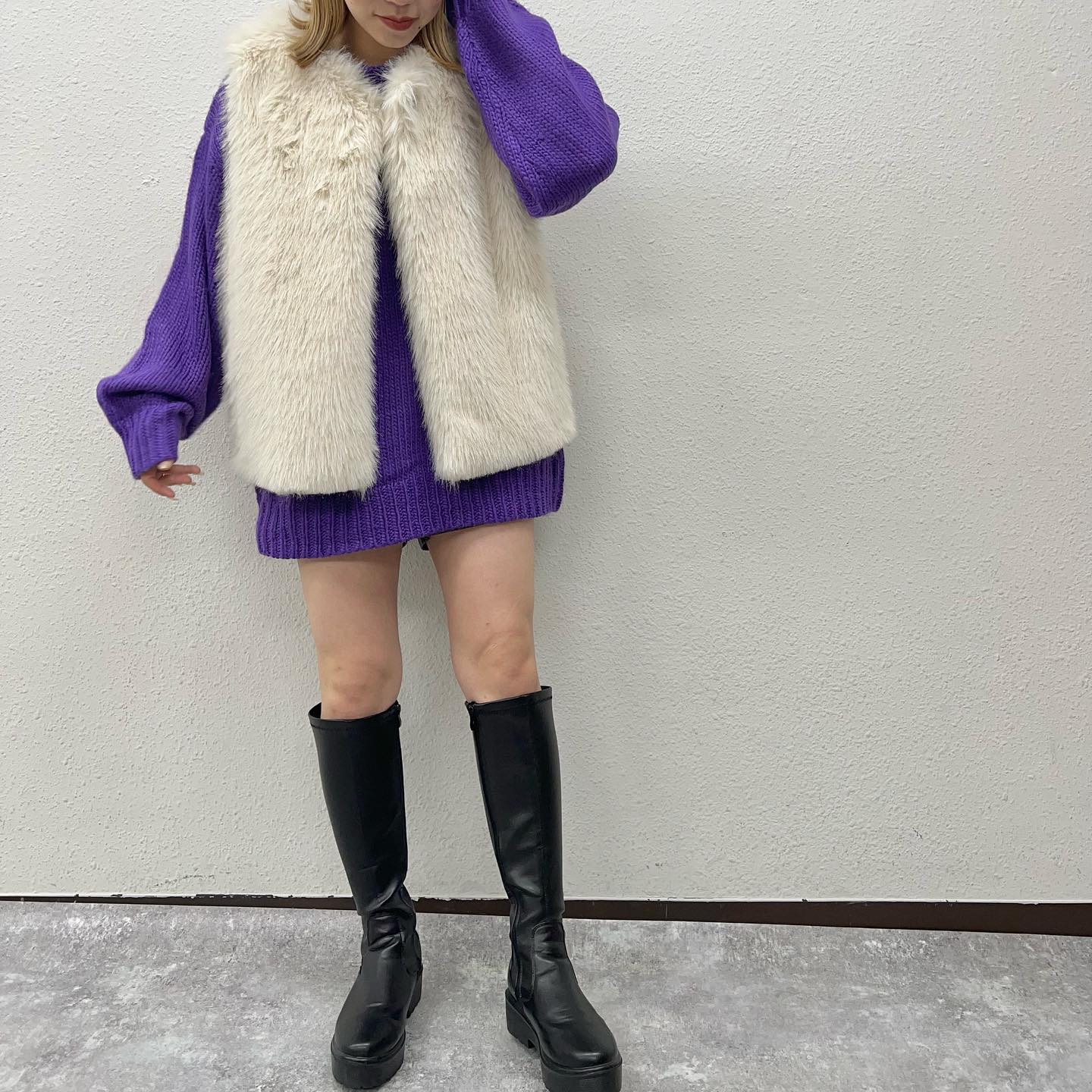 ♡店頭入荷中ゆるっとしたビッグシルエットニットユニセックスなのでカップルでオソロも◎姉妹ブランド @retrogirl_official との共通入荷アイテムです。————————————————EW256912N001ビッグカラーニットプルオーバー¥3190#emsexcite #エムズエキサイト#emsexciteコーデ#ootd#code#冬服#プチプラ#プチプラコーデ#冬コーデ#新作#人気アイテム#カラーニット#パープルニット#グリーンニット#オレンジニット#ホワイトニット#イエローニット#チュニックニット#ユニセックス#ファーベスト#カジュアル#カジュアルコーデ#きょこ#量産型#ライブ参戦#カラーコーデ#トレンドファッション#参戦服