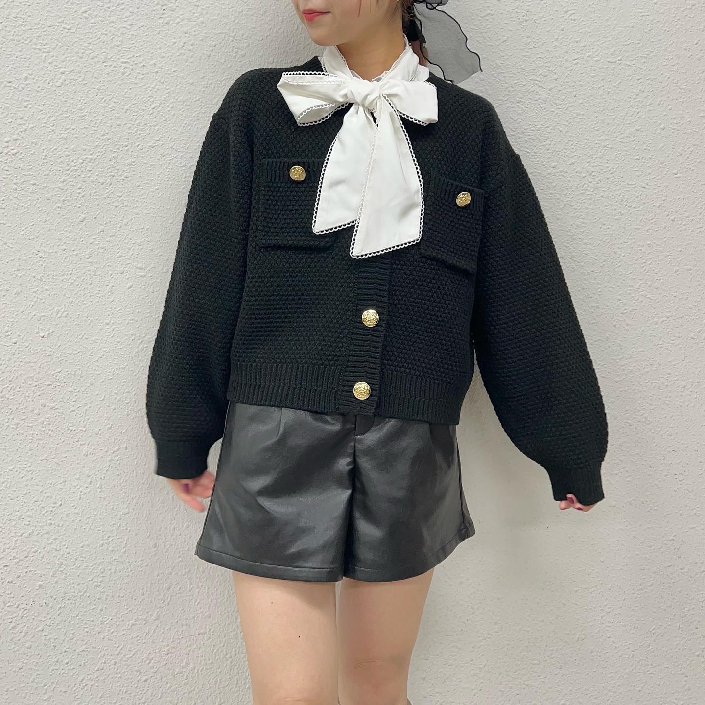 ♡今週店頭入荷新作のヴィンテージカーデボウタイブラウスやボーダーニットと合わせてフレンチガーリーに————————————————EW280012B001ヴィンテージBIGカーデ¥3850⁡#emsexcite #エムズエキサイト#emsexciteコーデ#ootd#code#冬服#プチプラ#プチプラコーデ#冬コーデ#新作#人気アイテム#ガーリーコーデ＃大人ガーリー#フレンチガーリー#きょこ#量産型#ヴィンテージカーデ#ビッグシルエット#カーディガン#カーデ#モノトーンコーデ#ライブ参戦#カラーコーデ#トレンドファッション#参戦服⁡