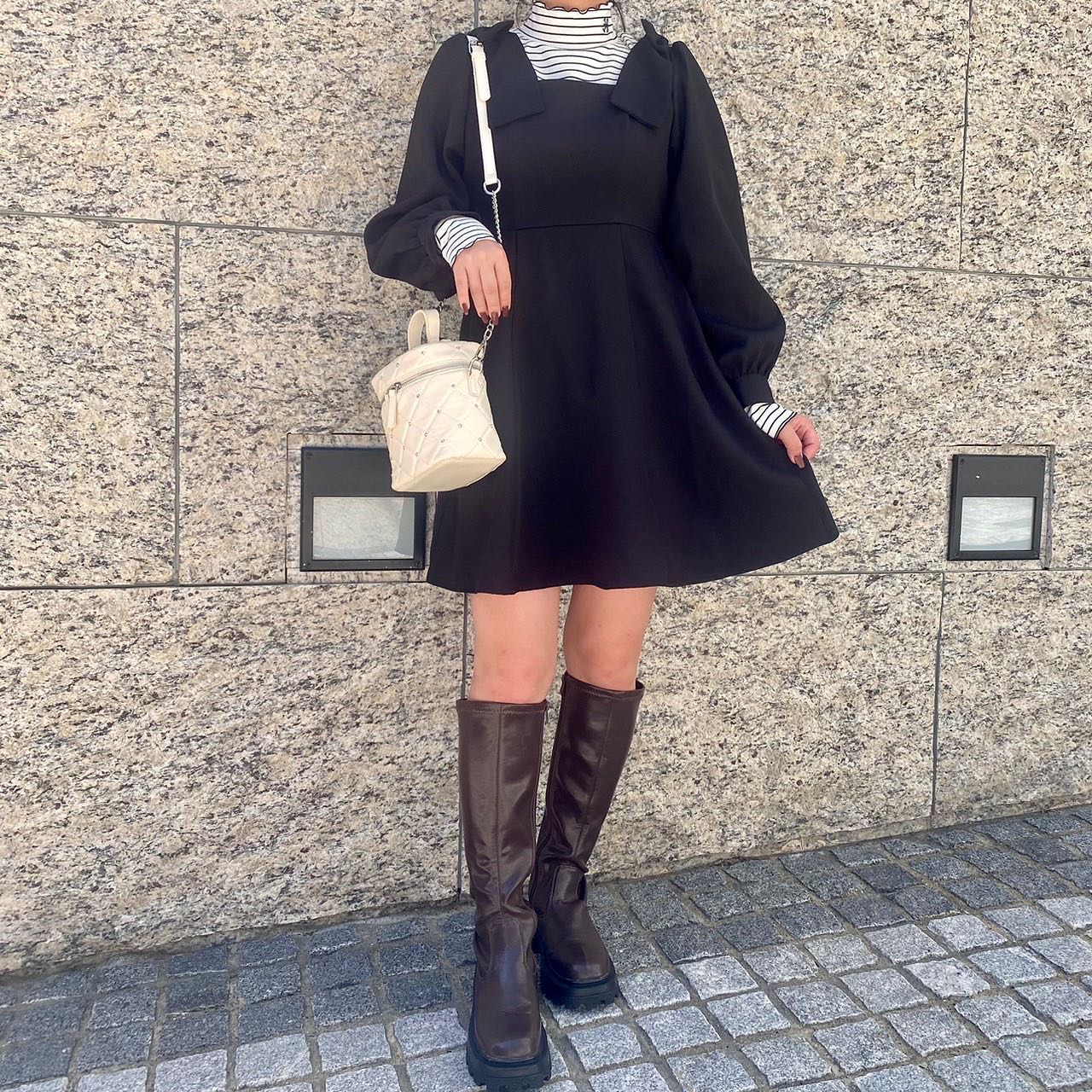 ? NEW ARRIVAL ?⁡⁡♡EF380022T005肩リボンミニワンピ　¥4,290（税込）⁡【 color 】⁡white . black . check⁡前回大人気だった、リボンワンピの長袖バージョンが登場！サイドの肩にリボンがついたフレンチガーリーなアイテムスクエアネックになっているので、一枚で着用するのはもちろん！ハイネックニットやシアーインナーとレイヤードしてご着用すると、さらに可愛いくご着用頂けます??⁡⁡店舗入荷中オンライン近日入荷#emsexcite #エムズエキサイト #emsexciteコーデ#秋コーデ #冬コーデ #秋冬アイテム#リボンワンピ #ワンピ  #ワンピースコーデ#リボンコーデ #リボンアイテム #リボンコレクション#高見えコーデ #プチプラ高見えコーデ #高見えファッション#大人ガーリー #大人ガーリーコーデ #フレンチガーリー #ガーリーファッション #ガーリーコーデ#トレンドファッション #トレンドコーデ #トレンドアイテム