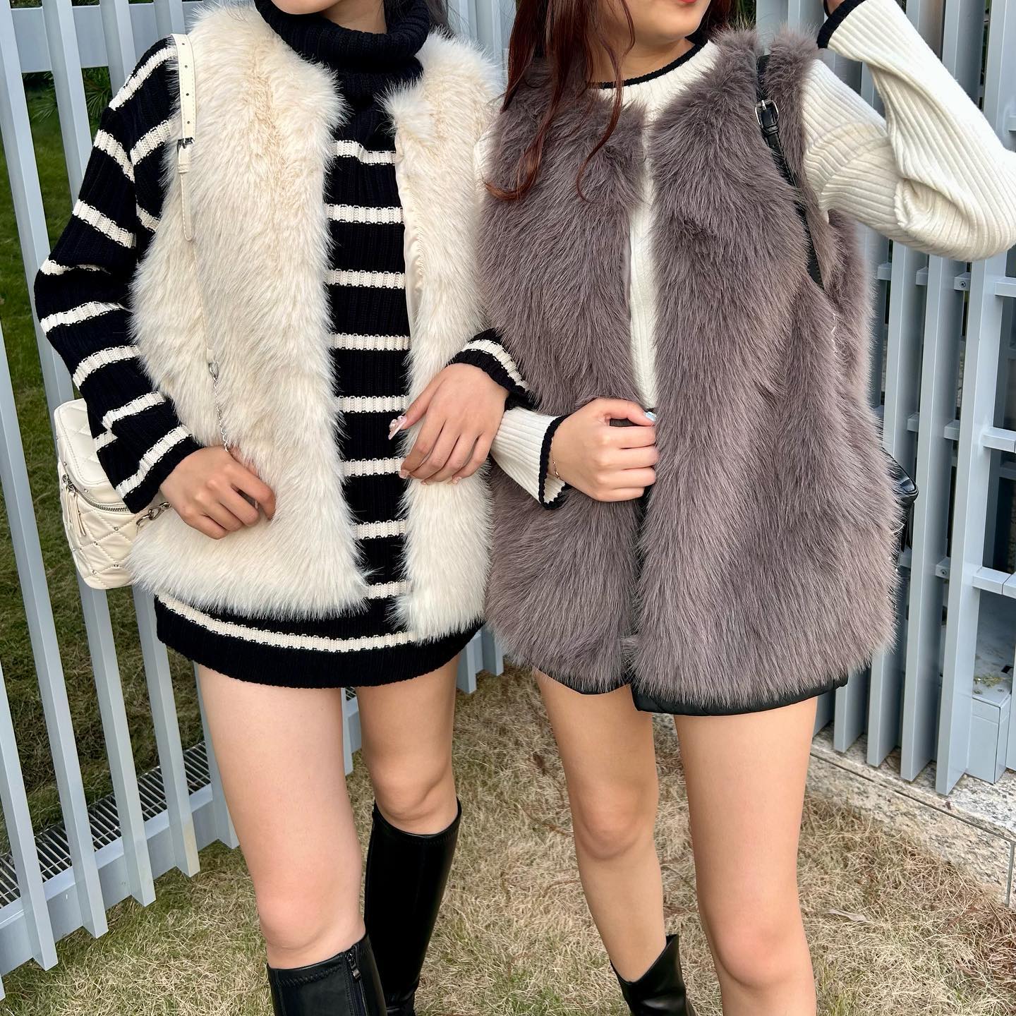 ? NEW ARRIVAL ?⁡⁡♡EU357021N001フェイクファーベスト　¥4,290（税込）⁡【 color 】⁡white . black . gray⁡毎年大人気のベストアイテム?⁡ファー素材が、着心地・触り心地抜群◎高見えするアイテムです⁡BIGシルエットのニットアイテムやブラウスなどと合わせて頂くのがおすすめのスタイリングです！⁡⁡店舗今週入荷オンライン近日入荷#emsexcite #エムズエキサイト #emsexciteコーデ#秋コーデ #冬コーデ #秋冬アイテム#ベスト #ベストコーデ #ファーベスト#ファーアイテム #ファー #ベストアイテム#高見えコーデ #プチプラ高見えコーデ #高見えファッション#大人ガーリー #大人ガーリーコーデ #フレンチガーリー #ガーリーファッション #ガーリーコーデ#トレンドファッション #トレンドコーデ #トレンドアイテム