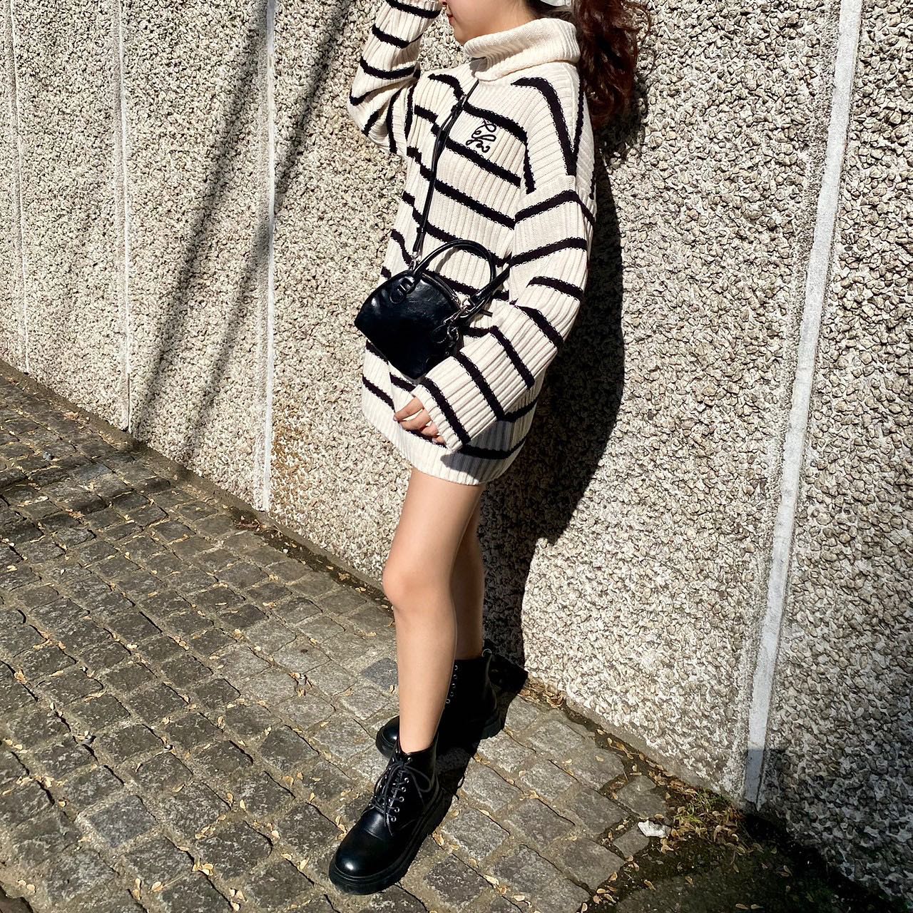 ? NEW ARRIVAL ?⁡⁡♡EW341512T002胸刺繍BIGボーダーニットプルオーバー　¥4,290（税込）⁡【 color 】⁡white . black . navy⁡⁡タートルネックになったチュニック丈のニットアイテム??⁡ボーダーのデザインでガーリー派さんにもカジュアル派さんにも合わせていただけるデザイン！⁡胸元にオリジナルロゴが入っているのもポイント⁡大きめのシルエットなので、ショートパンツと合わせてワンピとしてご着用するのはもちろん！チュールスカートやパンツスタイルでもコーデがまとまります◎⁡⁡店舗今週入荷オンライン近日入荷#emsexcite #エムズエキサイト #emsexciteコーデ#秋コーデ #冬コーデ #秋冬アイテム#チュニックニット #チュニック #チュニックワンピース #ニットワンピ #オーバーサイズニット #ニットコーデ #ニットコーディネート#大人ガーリー #大人ガーリーコーデ #ガーリーファッション #ガーリーコーデ#トレンドファッション #トレンドコーデ #トレンドアイテム