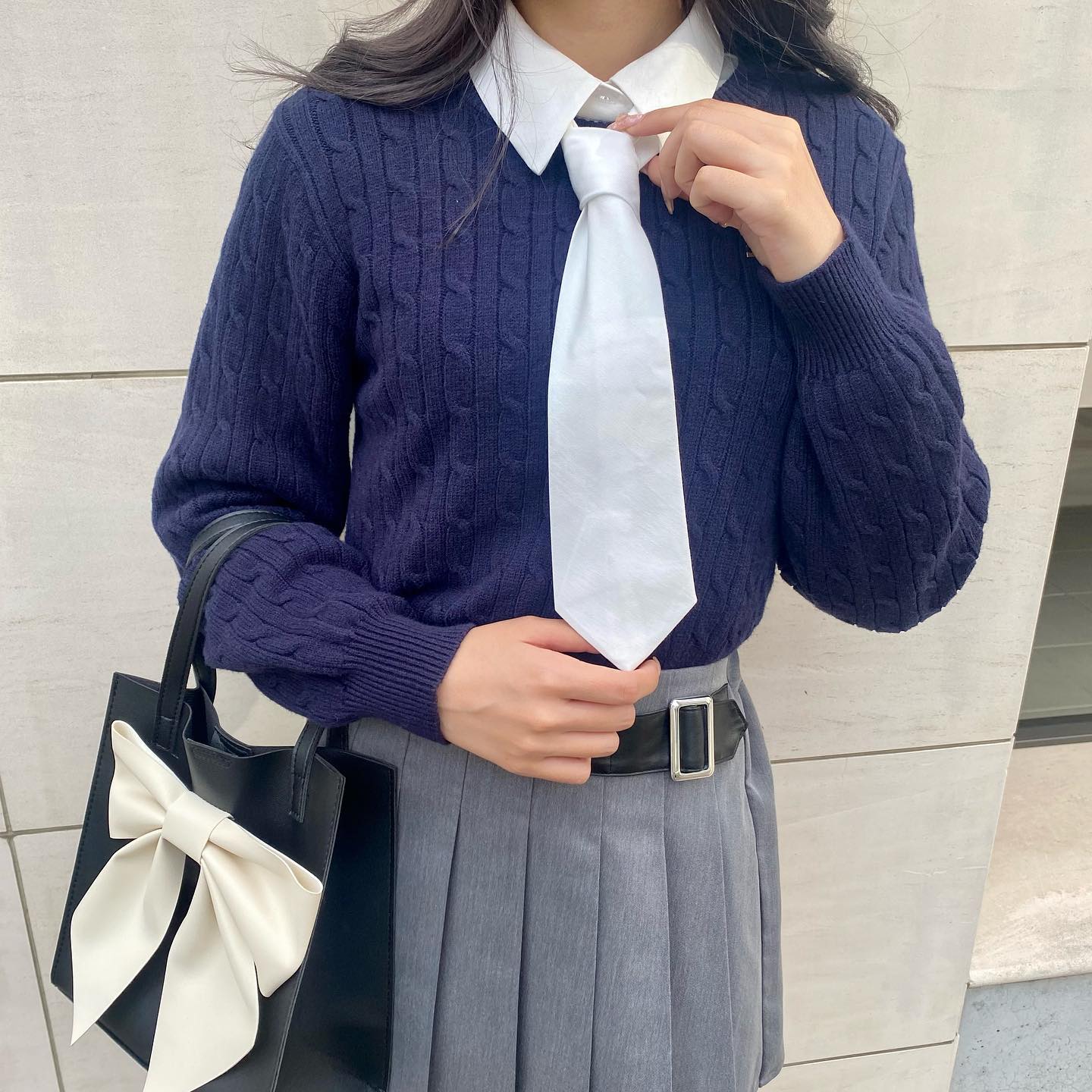 ? NEW ARRIVAL ?⁡⁡♡EU357023T001ネクタイ付ショートシャツ　¥3,190（税込）⁡【 color 】⁡white . gray . brown⁡⁡前回も大人気だったネクタイ付きアイテムが、新作のショート丈シャツアイテムで登場⁡ショート丈がコンパクトに収まり、ハイウエストボトムとの相性抜群◎⁡シャツ一枚で着用するのはもちろん、ニットとレイヤードスタイリングもおすすめです♡⁡⁡店舗今週入荷オンライン予約受付中#emsexcite #エムズエキサイト #emsexciteコーデ#秋コーデ #冬コーデ #秋冬アイテム#シャツコーデ #シャツ#ネクタイコーデ #ショート丈トップス #ショート丈 #レイヤードコーデ#高見えコーデ #プチプラ高見えコーデ #高見えファッション#大人ガーリー #大人ガーリーコーデ #フレンチガーリー #ガーリーファッション #ガーリーコーデ#トレンドファッション #トレンドコーデ #トレンドアイテム
