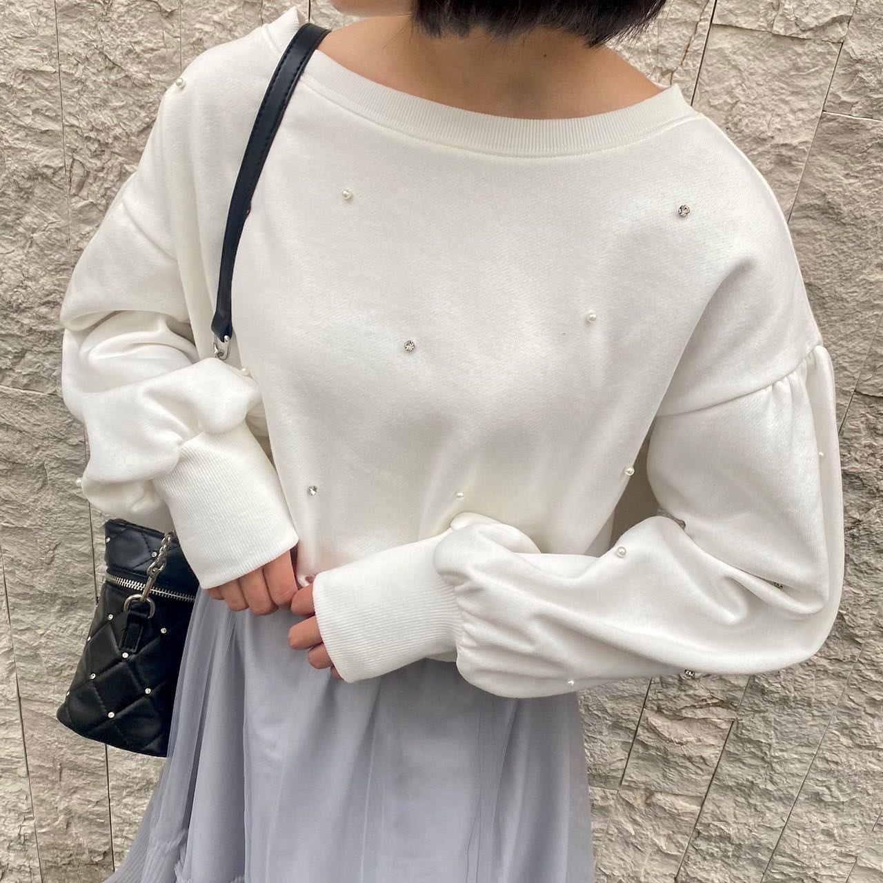 ? NEW ARRIVAL ?⁡⁡♡EU341511T001ビジュー付き裏起毛トレーナー　¥3,850（税込）⁡【 color 】⁡white . pink . gray⁡⁡ビジューとパールがあしらわれたトレーナーアイテム♡キラキラ感が高見えします裏起毛になっていて1枚でもしっかり暖かく、これからの時期に重宝するアイテムです?⁡⁡店舗今週入荷オンライン近日入荷#emsexcite #エムズエキサイト #emsexciteコーデ#秋コーデ #冬コーデ #秋冬アイテム#トレーナー #トレーナーコーデ #ビジュー#ビジューアイテム #裏起毛 #裏起毛トレーナー#高見えコーデ #プチプラ高見えコーデ #高見えファッション#大人ガーリー #大人ガーリーコーデ #フレンチガーリー #ガーリーファッション #ガーリーコーデ#トレンドファッション #トレンドコーデ #トレンドアイテム
