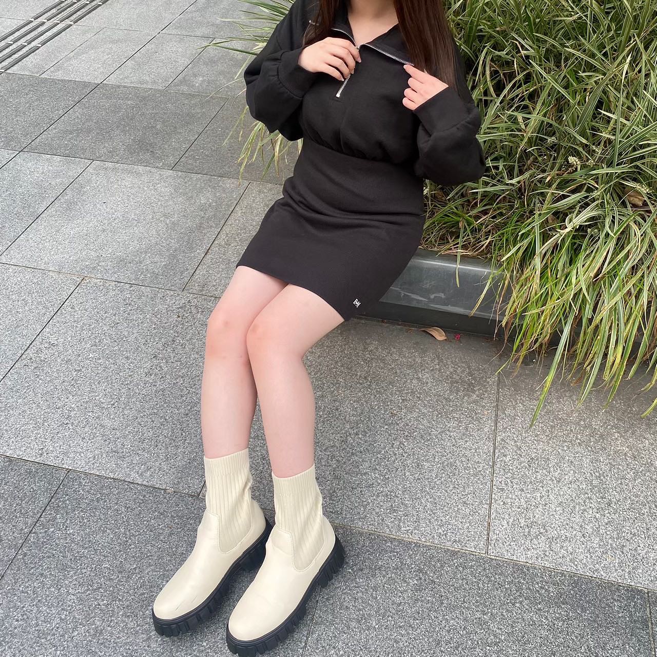 ? NEW ARRIVAL ?⁡⁡♡EW341511T004ハーフZIP裏起毛ワンピ　¥4,290（税込）⁡【 color 】⁡écru . gray . black⁡ラフに着用できるパーカーワンピ♡ハーフZIPデザインのワンピースで、今年トレンドのデザイン裾にはエムズのオリジナルロゴが刺繍されているのがワンポイント！一枚でコーデが完成します！⁡⁡店舗入荷中オンライン予約受付中#emsexcite #エムズエキサイト #emsexciteコーデ#秋コーデ #冬コーデ #秋冬コーデ#ハーフZIP #裏起毛ワンピ　#ワンピース #ワンピ#パーカーワンピ　#高見えコーデ #プチプラ高見えコーデ #高見えファッション#大人ガーリー #大人ガーリーコーデ #フレンチガーリー #ガーリーファッション #ガーリーコーデ#トレンドファッション #トレンドコーデ #トレンドアイテム