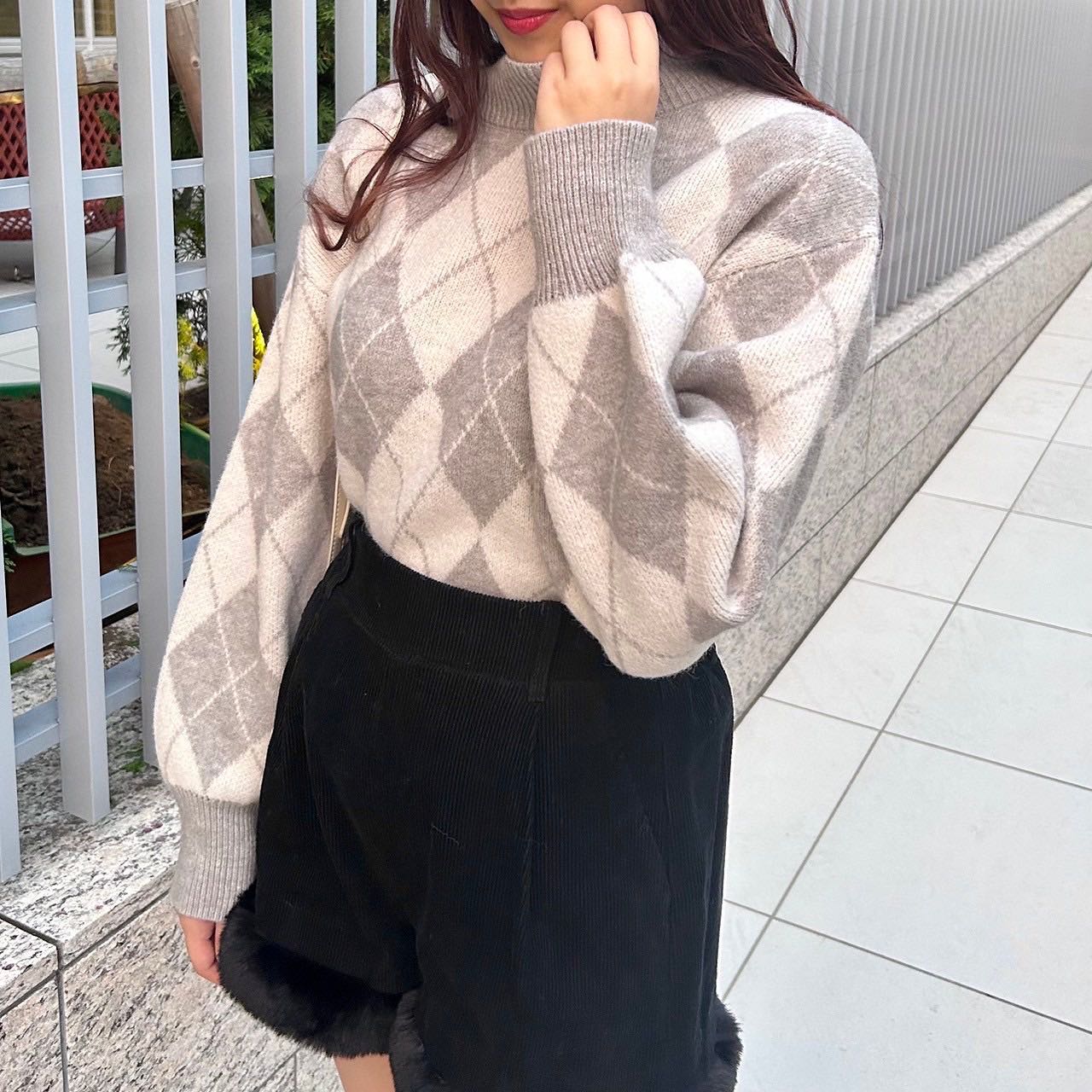 ? NEW ARRIVAL ?⁡⁡♡EU380012T001アーガイル柄ニットプルオーバー　¥3,190（税込）⁡【 color 】⁡pink . black . gray⁡アーガイルデザインのガーリーニット?⁡アーガイルが冬らしいデザインで、首元がハイネックになっているので防寒対策もばっちりです◎⁡⁡店舗今週入荷オンライン近日入荷#emsexcite #エムズエキサイト #emsexciteコーデ#秋コーデ #冬コーデ #秋冬アイテム#アーガイルデザイン　#アーガイル柄　#アーガイル#ニット #アーガイルニット　#ニットコーデ#高見えコーデ #プチプラ高見えコーデ #高見えファッション#大人ガーリー #大人ガーリーコーデ #フレンチガーリー #ガーリーファッション #ガーリーコーデ#トレンドファッション #トレンドコーデ #トレンドアイテム