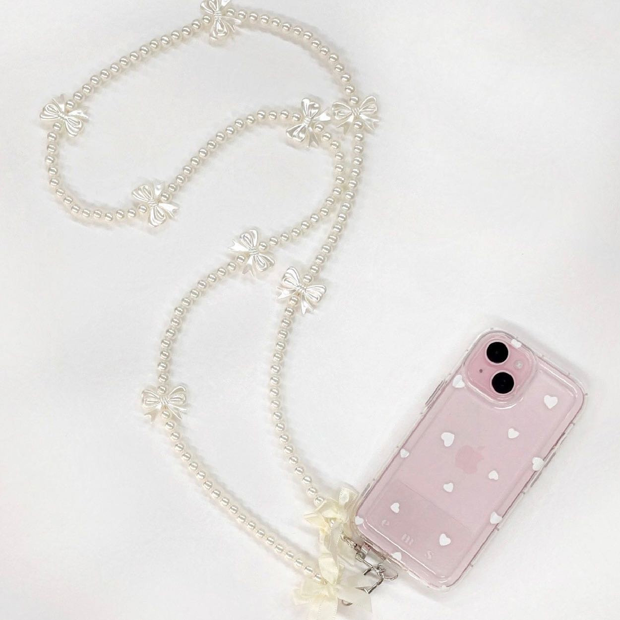 ⁡? オンライン限定アイテム ?⁡⁡♡EA437841T001スマホショルダー　¥2,090（税込）⁡⁡オンライン限定のスマホショルダーが登場?⁡パールデザインにリボンが散りばめられている甘めカラーとカラフルなビーズに蝶々やハートのビーズが散りばめられた2色展開⁡どちらもピンクで可愛いエムズのロゴプレート付きです透明のスマホケースと合わせてエムズロゴを見せて使うのがおすすめです?⁡⁡⁡オンライン入荷中⁡⁡#emsexcite #エムズエキサイト #emsexciteコーデ#秋コーデ #冬コーデ #秋冬コーデ#スマホショルダー　#ショルダー　#スマホケース　#iPhoneケース　#ケース#高見えコーデ #プチプラ高見えコーデ #高見えファッション　#大人ガーリー #大人ガーリーコーデ #フレンチガーリー #ガーリーファッション #ガーリーコーデ#トレンドファッション #トレンドコーデ #トレンドアイテム