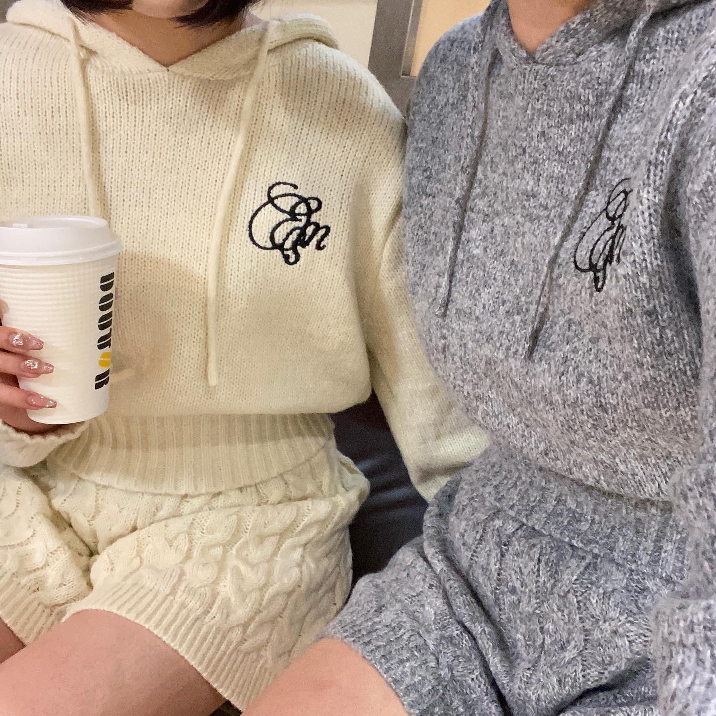 ? NEW ARRIVAL ?⁡⁡♡EU380012T006ニットフーディー&ショーパンSET　¥5,390（税込）⁡【 color 】⁡écru . gray . black⁡フード付きのニットトップスとニットのショーパンがセットになったお得なアイテム?⁡トップスにはエムズのオリジナルロゴが刺繍されているのがポイント⁡セットアップで着用するのはもちろん、別々でご着用して頂けるアイテムで1枚持っているだけで色々なコーデに着回しが出来ます⁡⁡⁡店舗入荷中オンライン近日入荷#emsexcite #エムズエキサイト #emsexciteコーデ#秋コーデ #冬コーデ #秋冬コーデ#ニットアイテム #ニットコーデ #セットアップ#ニットパンツ #ショーパン #ショートパンツ #ショートパンツコーデ#高見えコーデ #プチプラ高見えコーデ #高見えファッション #着回し #着回しコーデ #着回しアイテム#大人ガーリー #大人ガーリーコーデ #フレンチガーリー #ガーリーファッション #ガーリーコーデ#トレンドファッション #トレンドコーデ #トレンドアイテム