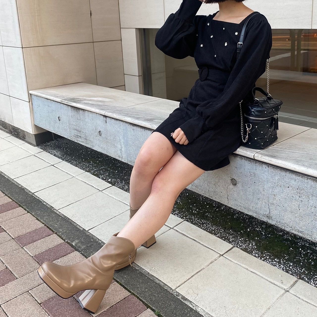 ? NEW ARRIVAL ?⁡⁡♡EW341522B001コーデュロイビジューワンピ　¥4,290（税込）⁡【 color 】⁡white . blue . black⁡大粒のビジューがあしらわれたワンピ♡⁡遠くから見てもビジューのきらきら感が伝わる、高見えアイテム⁡コーデュロイ素材で秋冬にぴったり?⁡ベルトがついているのでウエストマークにもなり、体型も綺麗に見せてくれます！⁡⁡店舗今週入荷オンライン近日入荷#emsexcite #エムズエキサイト #emsexciteコーデ#秋コーデ #冬コーデ #秋冬コーデ#ワンピ #ワンピース #ワンピコーデ #ビジュー#ビジューアイテム #コーデュロイ #コーデュロイワンピース#高見えコーデ #プチプラ高見えコーデ #高見えファッション　#大人ガーリー #大人ガーリーコーデ #フレンチガーリー #ガーリーファッション #ガーリーコーデ#トレンドファッション #トレンドコーデ #トレンドアイテム⁡