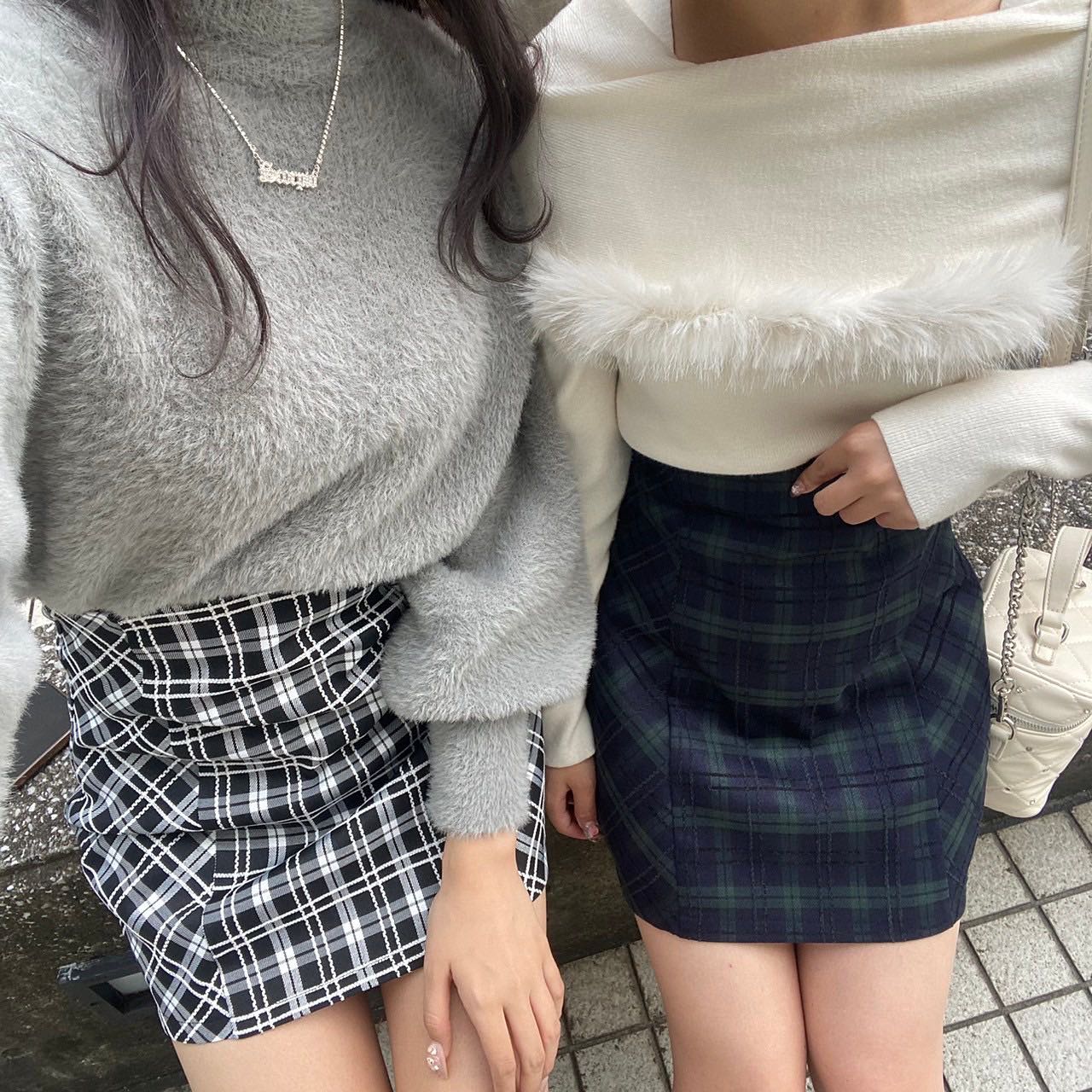 ? NEW ARRIVAL ?⁡⁡♡EP455831T001チェックミニスカート　¥3,190（税込）⁡【 color 】⁡green . black⁡⁡秋冬にぴったりのチェックデザインのミニスカート?⁡チェックの線がベロア素材になっていてこれからの時期にぴったりです⁡ハイウエストの台形スカートになっているのでスタイルアップして見せてくれます?！⁡⁡店舗今週入荷オンライン近日入荷⁡⁡#emsexcite #エムズエキサイト #emsexciteコーデ#秋コーデ #冬コーデ #秋冬コーデ#チェックスカート　#ハイウエストスカート　#台形スカート　#ミニスカート　#スカート　#チェック#高見えコーデ #プチプラ高見えコーデ #高見えファッション　#大人ガーリー #大人ガーリーコーデ #フレンチガーリー #ガーリーファッション #ガーリーコーデ#トレンドファッション #トレンドコーデ #トレンドアイテム