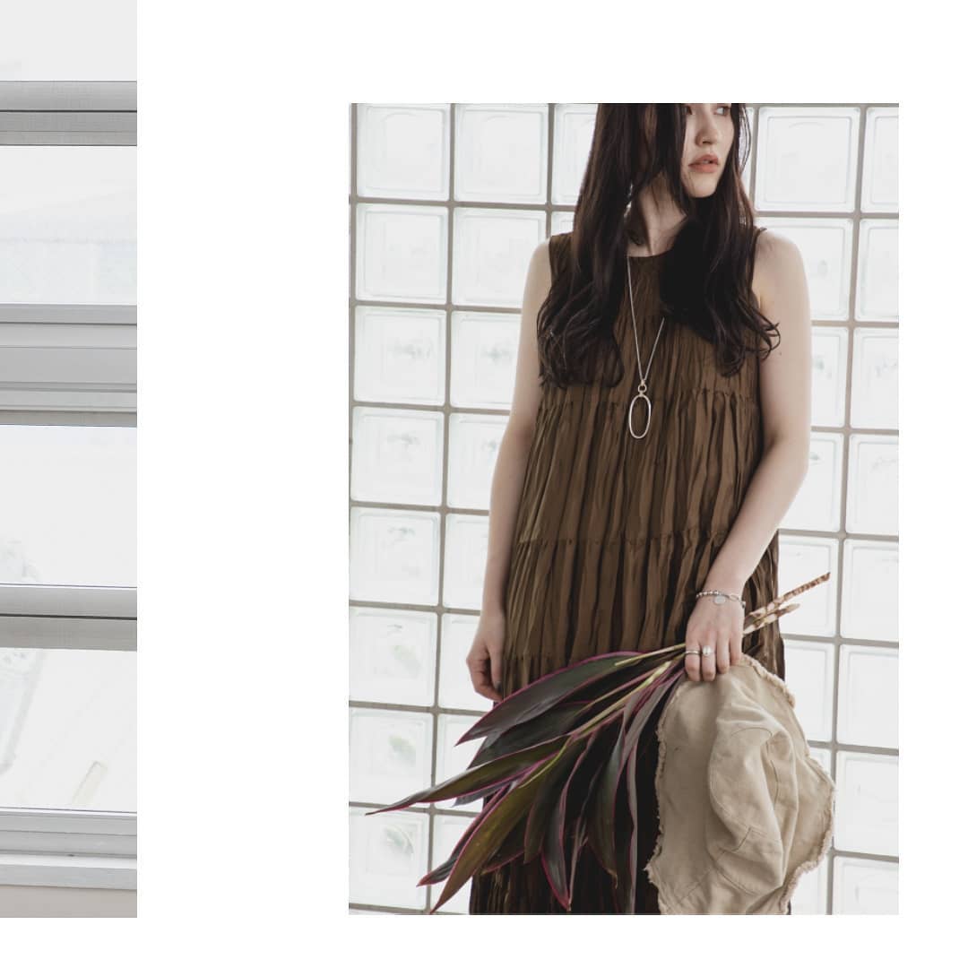 ⁡▷ﾃｨｱｰﾄﾞﾉｰｽﾘﾜﾝﾋﾟ￥7,900＋taxdark orange/dark green/blueｵﾝﾗｲﾝｽﾄｱ入荷済み。ｸﾘﾝｸﾙﾌﾟﾘｰﾂの大人なﾜﾝﾋﾟｰｽ。丈感は程よいので、1枚での着用も、ﾎﾞﾄﾑ合わせも素敵です。くすんだｶﾗｰ展開でご用意しておりますので今から晩夏、秋口へと長くお楽しみ頂けます。⁡⁡#kari&lili⁡#カウリアンドリィリィ⁡#カウリ⁡#韓国#韓国ワンピ#韓国ファッション⁡#ティアードワンピース#ノースリワンピ#大人ワンピース#ワンピーススタイル#ワンピースコーデ