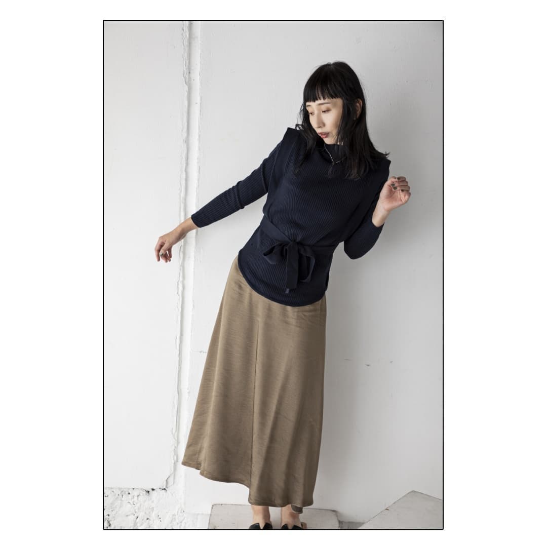 ▷layered knit tops￥9,790⇒￥3,806（タイムセール61％OFF)２ピースのセットアイテム。同色でシンプルながらもお洒落感の増すデザインとなっております。スカートスタイルにもパンツスタイルにも。#kariandlili#kari#カウリアンドリィリィ#カウリ#ニット#レイヤード#秋コーデ#秋スタイル#ニットレイヤード#大人コーデ#大人スタイル#ニットコーデ#レイヤードスタイル