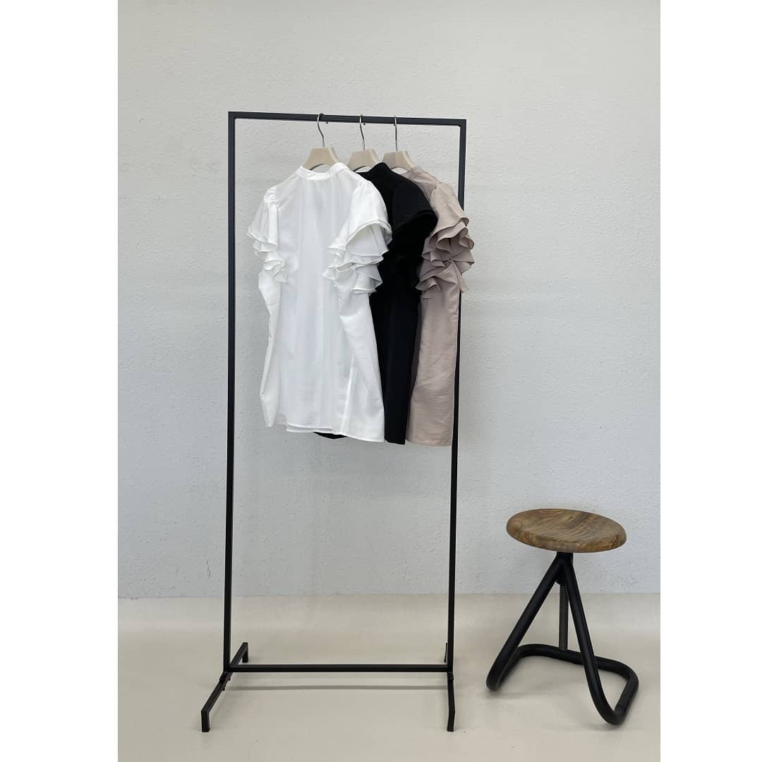 ﻿﻿﻿﻿﻿﻿﻿﻿﻿Wﾌﾘﾙｽﾘｰﾌﾞﾌﾞﾗｳｽ﻿﻿white/black/beige﻿﻿￥3,900＋tax﻿﻿ｵﾝﾗｲﾝｽﾄｱ、一部店舗入荷済み。﻿﻿﻿﻿シルクタッチで肌ざわりがよいです。﻿﻿フリルデザインですが﻿﻿スタンドカラーなので甘すぎず、﻿﻿大人めガーリーに着て頂けます！﻿﻿デニムやパンツ、サロペットと合わせるのがおすすめ◎﻿﻿﻿﻿﻿﻿﻿﻿﻿﻿﻿﻿﻿#kivi_official﻿﻿﻿﻿#キヴィ﻿﻿﻿﻿#kivi﻿﻿﻿﻿#大人ファッション﻿﻿﻿﻿#大人カジュアル﻿﻿﻿#ootd﻿﻿﻿﻿#kivi_ootd﻿﻿﻿﻿#ブラウス﻿﻿#フリルブラウス﻿﻿#大人めガーリー﻿﻿#大人ガーリー﻿﻿#20代コーデ﻿﻿﻿#30代コーデ﻿﻿﻿#大人コーデ﻿﻿﻿#fashion﻿﻿﻿﻿#wear﻿﻿﻿﻿#オンオフ﻿﻿﻿﻿#ニューノーマル﻿﻿﻿﻿﻿﻿﻿﻿﻿﻿﻿