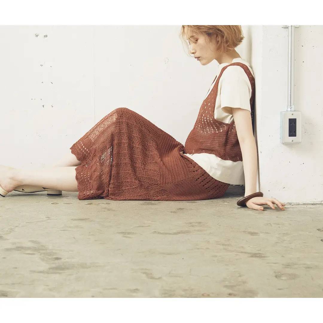 【sale!】50%OFFかぎ針ﾆｯﾄﾋﾞｽﾁｪ￥3,190⇒￥1,595Orange/Black/Beige【sale!】50%OFFかぎ針ﾆｯﾄｽｶｰﾄ￥4,290⇒￥2,145Orange/Black/Beige色々なﾊﾟﾀｰﾝで構成されたかぎ編みｱｲﾃﾑ。別々の着用も可能ですがｾｯﾄｱｯﾌﾟで着ていただくとさらにお洒落感も増して可愛いです！ﾋﾞｽﾁｪのｲﾝﾅｰは定番のﾌﾞﾗｳｽ・ｶｯﾄｿｰはもちろん、より大人めに決まるﾆｯﾄﾀﾝｸやｼｱｰﾄｯﾌﾟｽ合わせもおすすめ！#kivi_official#キヴィ#kivi#kivi2021ss#大人ファッション#大人カジュアル #ootd#kivi_ootd#セットアップニット#大人セットワンピ#かぎ針#ニットビスチェ#ニットスカート#かぎ針スカート#かぎ針ビスチェ#20代コーデ#30代コーデ#大人コーディネート#fashion#wear#オンオフ#ニューノーマル