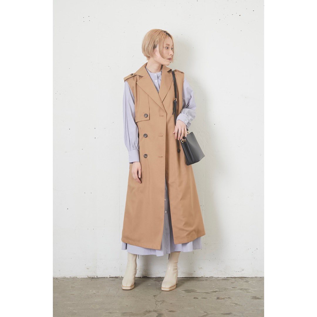 ⁡⁡⁡ノースリトレンチコート￥8,250 taxinbeige / black品番：KP354821T002⁡⁡ノースリデザインでベストのように着用出来るトレンチコート春の羽織として欠かせないアイテムノースリーブデザインなので長いシーズン着用出来ますロンTに合わせたり、ワンピースのように着用するのもおすすめです⁡⁡⁡⁡#kivi#kivi_official #kivi_ootd#ootd#大人コーデ #大人スタイル #20代コーデ #30代コーデ #大人のプチプラ#お洒落好きの方と繋がりたい #トレンドアイテム　#トレンチコート　#春アウター　#コート　#ノースリトレンチコート