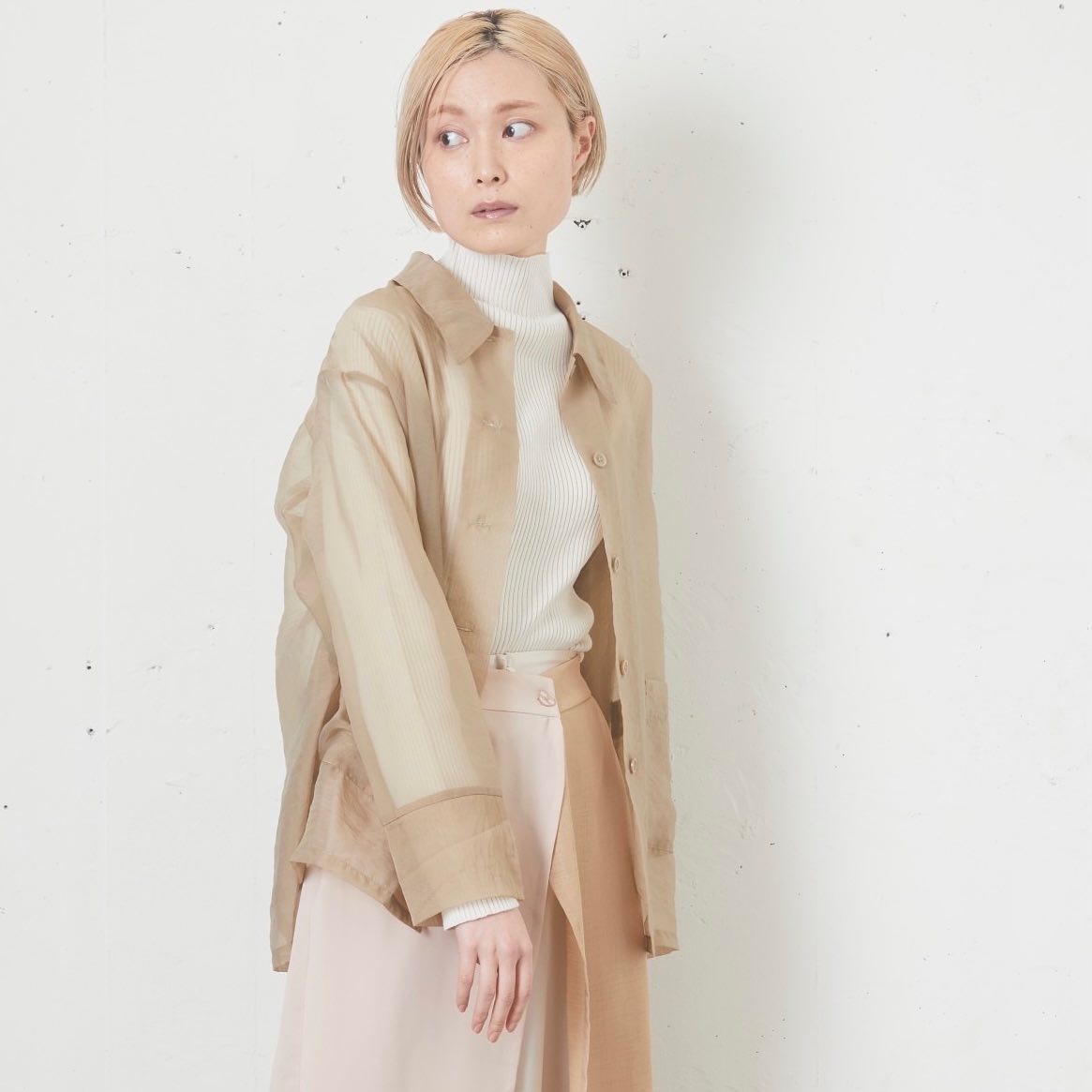 ⁡⁡⁡オーガンジーシャツジャケット￥6,050 taxinivory / beige / black品番：KP319423T003⁡⁡春夏シーズンに最適なオーガンジーシャツジャケット透け感に程よくゆったりとしたシルエットをオーガンジー素材にすることで女性らしいさがでるアイテム⁡⁡⁡⁡#kivi#kivi_official #kivi_ootd#ootd#大人コーデ #大人スタイル #20代コーデ #30代コーデ #大人のプチプラ#お洒落好きの方と繋がりたい #トレンドアイテム　#オーガンジーシャツジャケット　#シャツジャケット　#ジャケット