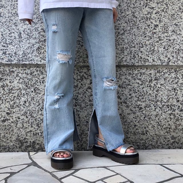 .【new arrival】.?RE9P0132B000スリットダメージPT▷¥3,900+tax(店舗入荷中).∥color∥ L-blue / D-blue..#retrogirl#newarrival#fashion#summer#bottom#カジュアル#カジュアルコーデ#プチプラ#プチプラアイテム#プチプラファッション#プチプラコーデ#スリットパンツ#ダメージデニムパンツ