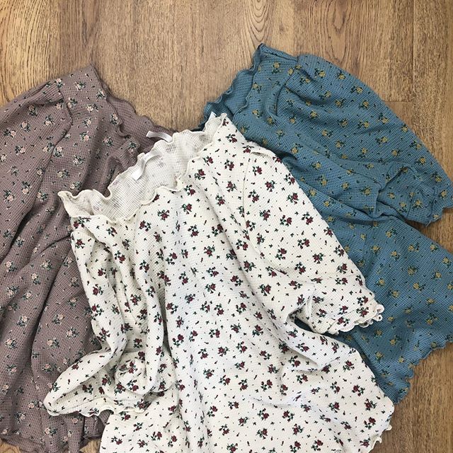 .【new arrival】.?RE941511B014FlowerプリントワッフルTee▷¥1,900+tax(店舗入荷中).∥color∥ white / green / moca..#retrogirl#newarrival#fashion#summer#tops#レトロガール#カジュアル#カジュアルアイテム#プチプラ#プチプラアイテム#プチプラファッション#プチプラコーデ#花柄tシャツ#ワッフルt#プリントtシャツ
