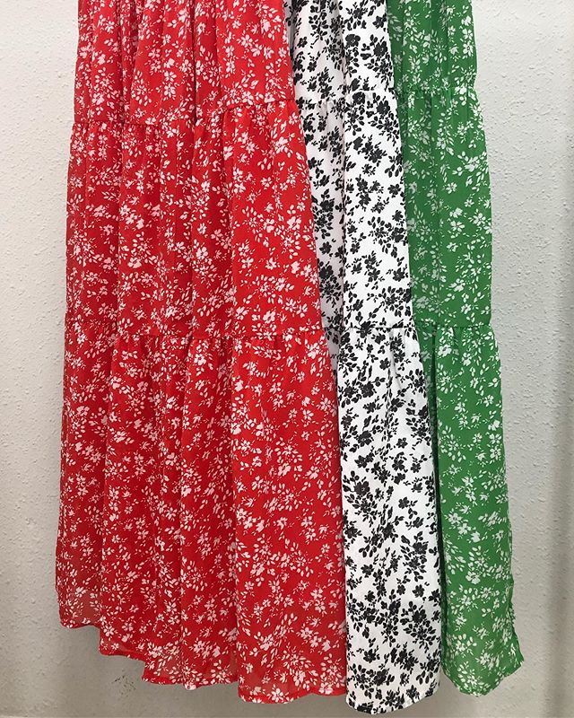 .【new arrival】.?RE9P0131B002ビビット花ティアードSK▷¥3,500+tax(店舗入荷中).∥color∥red / white / green..#retrogirl#newarrival#fashion#summer#bottoms#レトロガール#カジュアル#カジュアルアイテム#プチプラ#プチプラアイテム#プチプラファッション#プチプラコーデ#スカート#ティアードスカート#花柄スカート